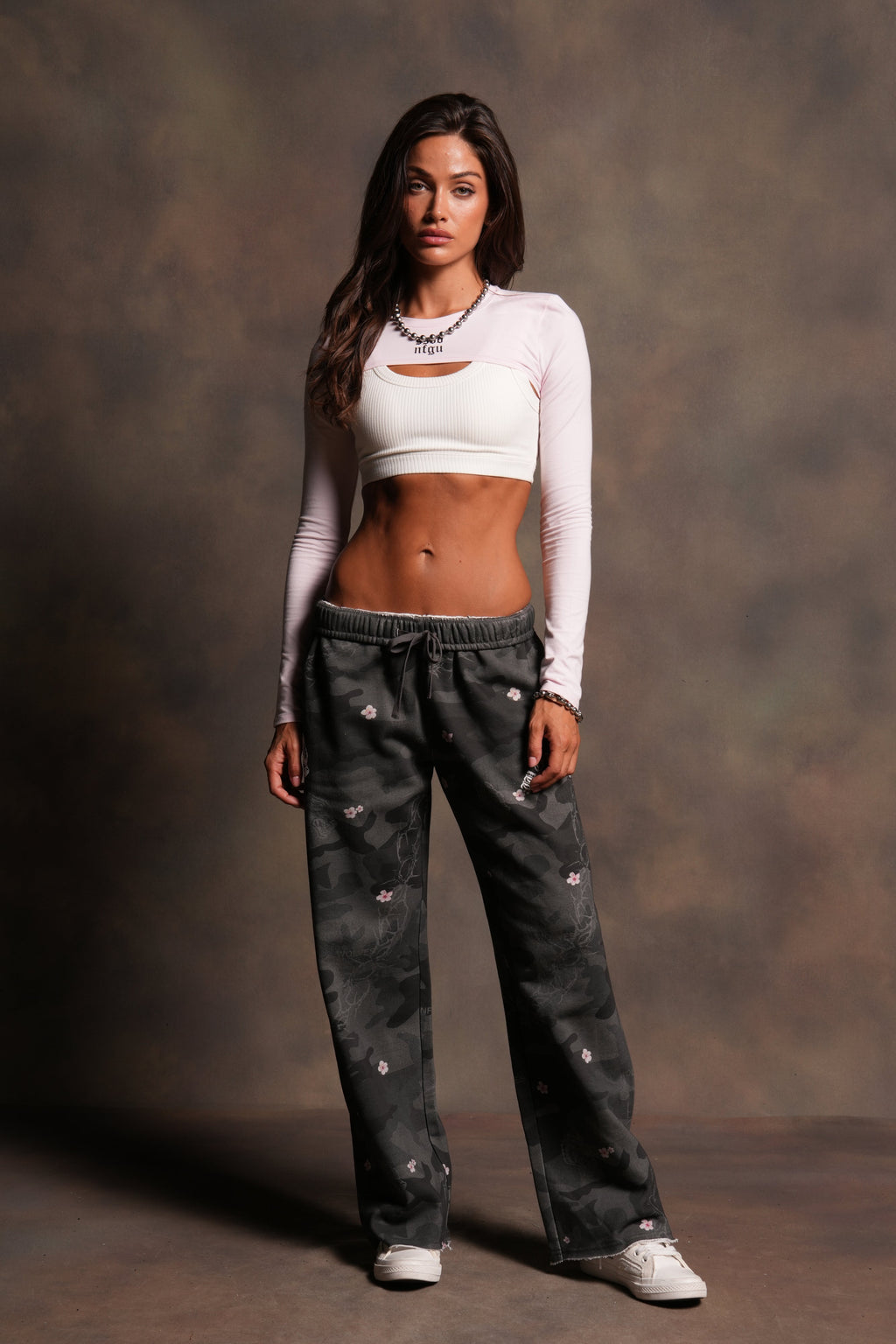 Wolf Chopper Big Cozy Sweats in Warrior In A Garden Black Camo - imagem 3