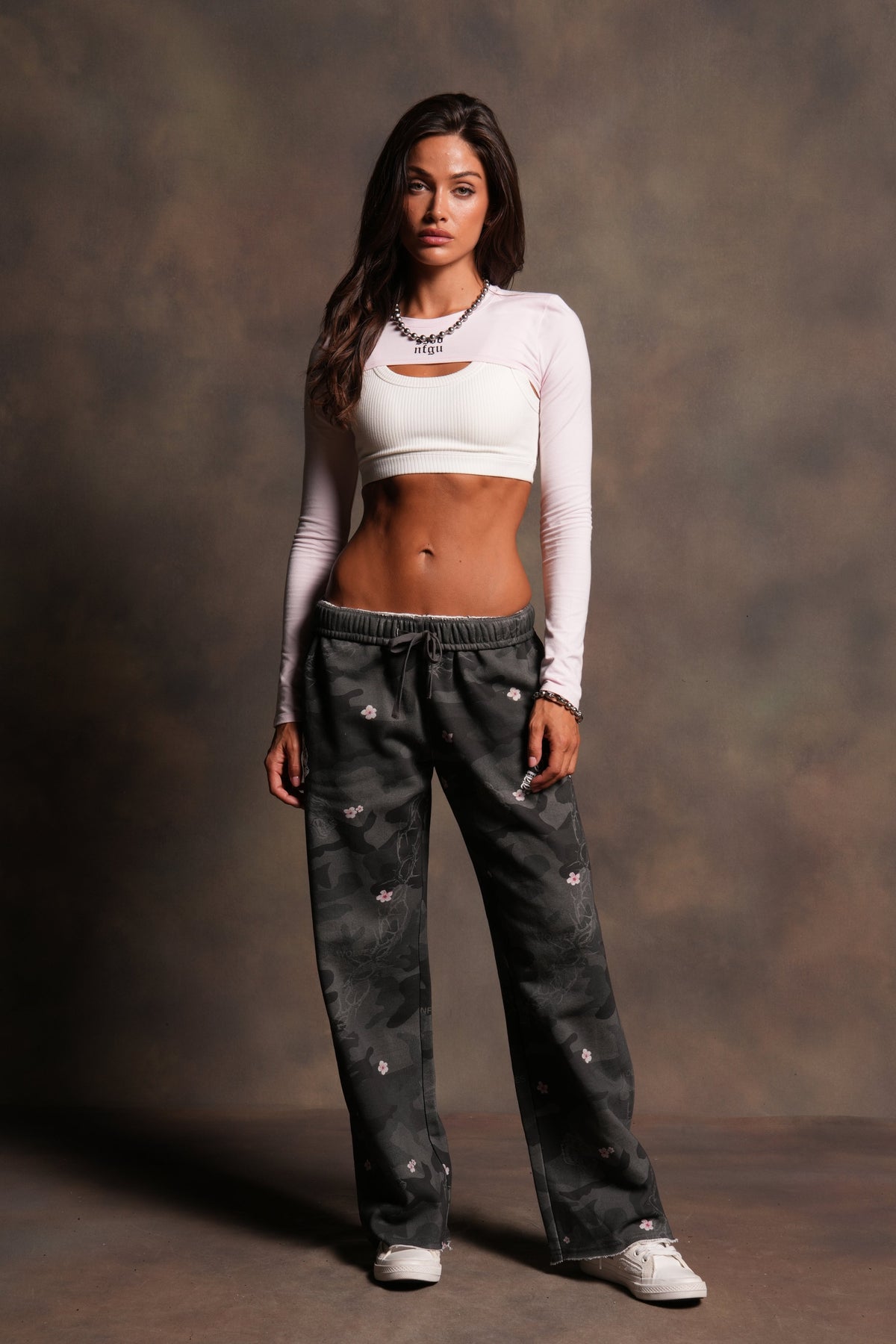 Wolf Chopper Big Cozy Sweats in Warrior In A Garden Black Camo - imagem 3