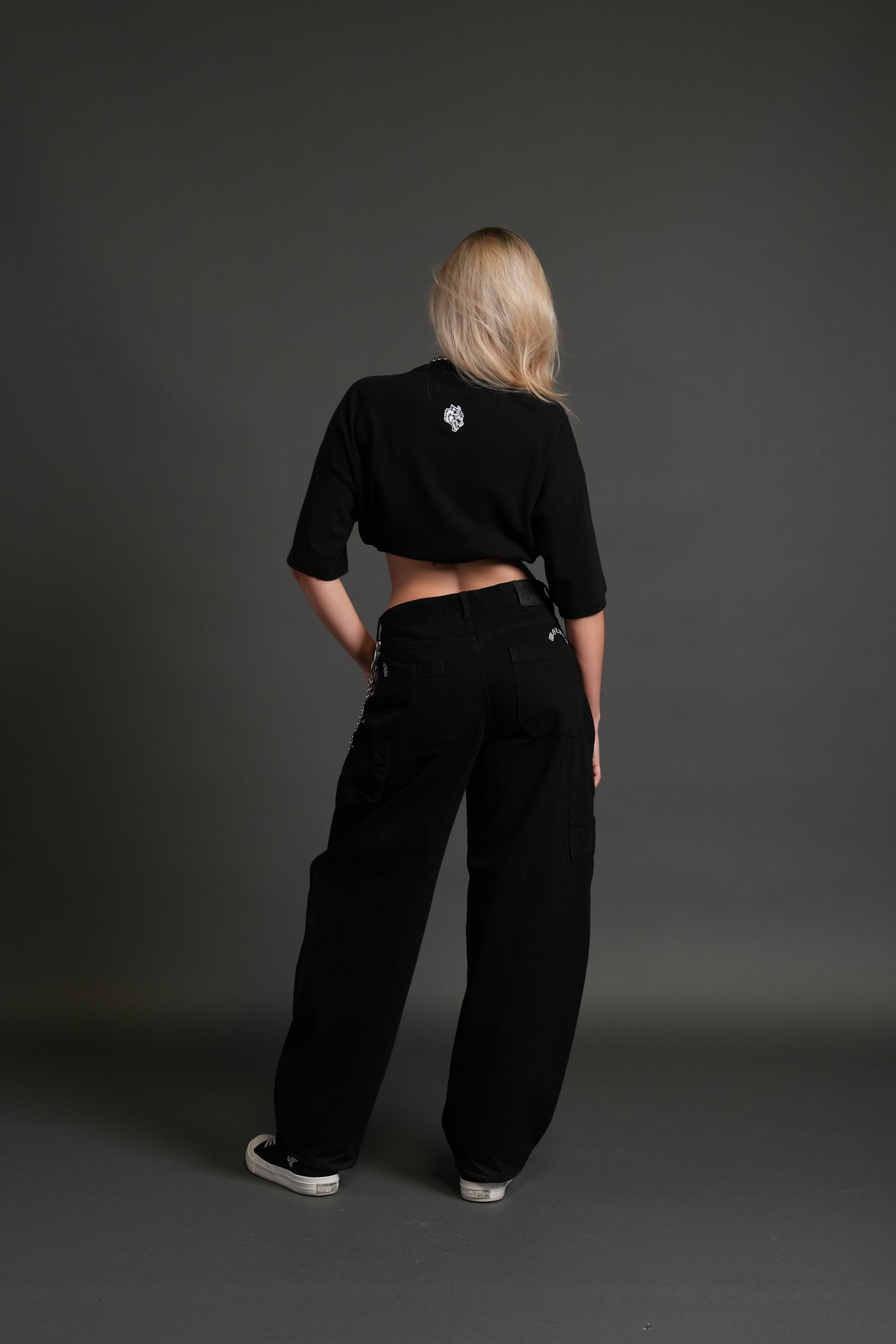 Forged From Iron Bungee Cropped Tee in Black — imagem 6