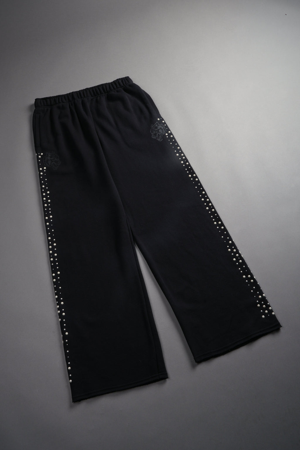 Okami Forever Big Cozy Unisex Sweats in Black — imagem 3