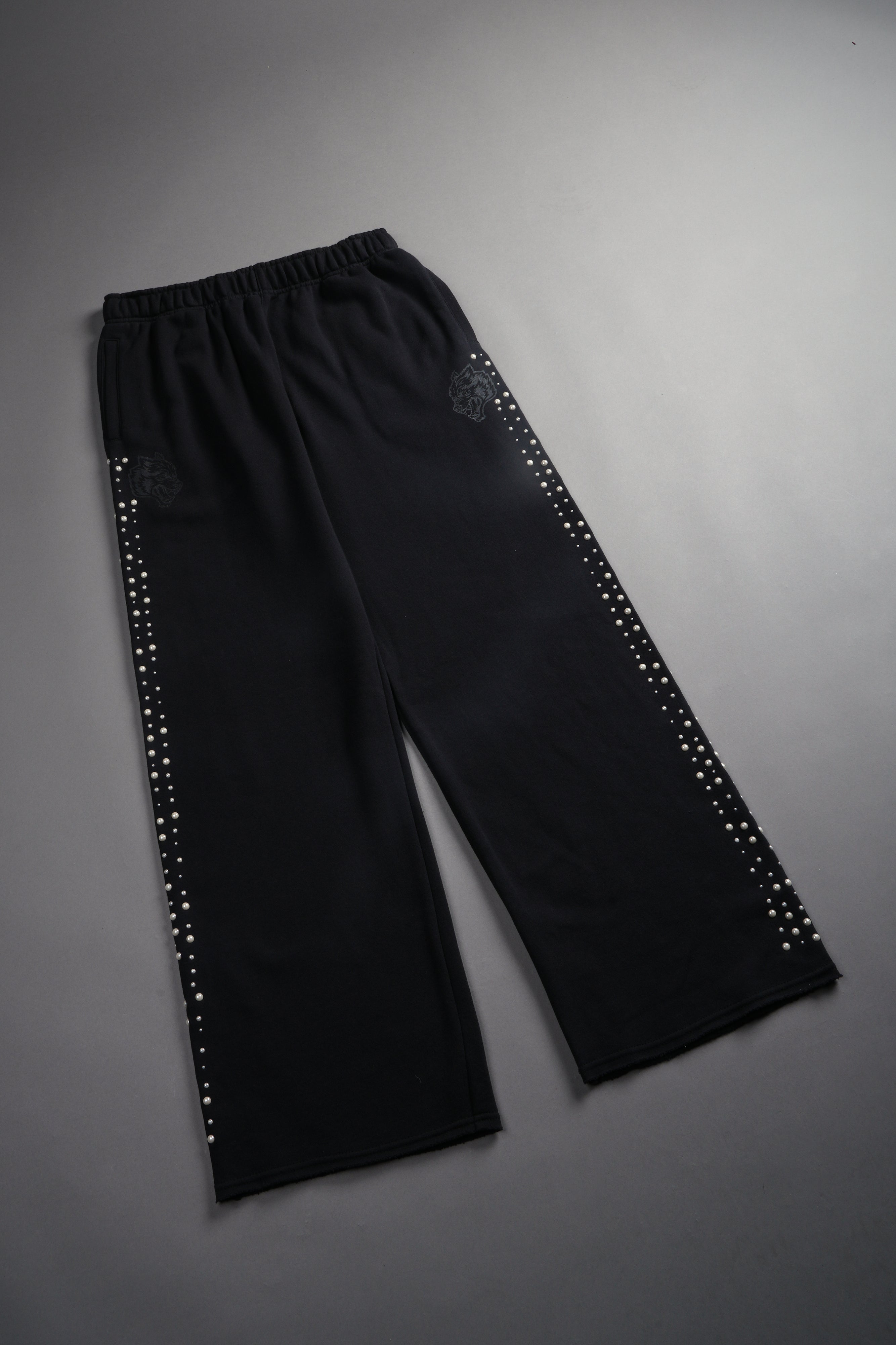 Okami Forever Big Cozy Unisex Sweats in Black — imagem 3