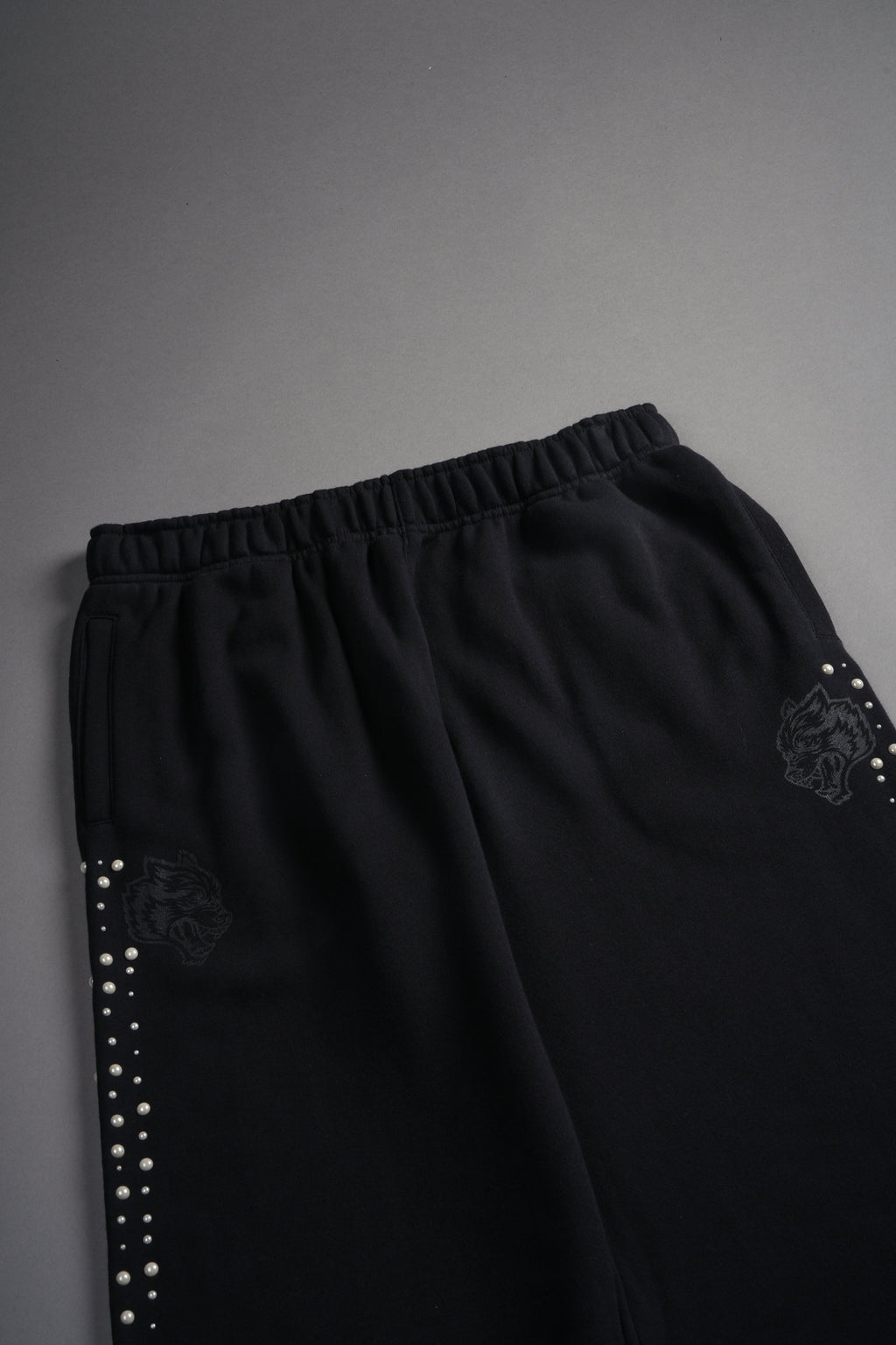 Okami Forever Big Cozy Unisex Sweats in Black — imagem 4
