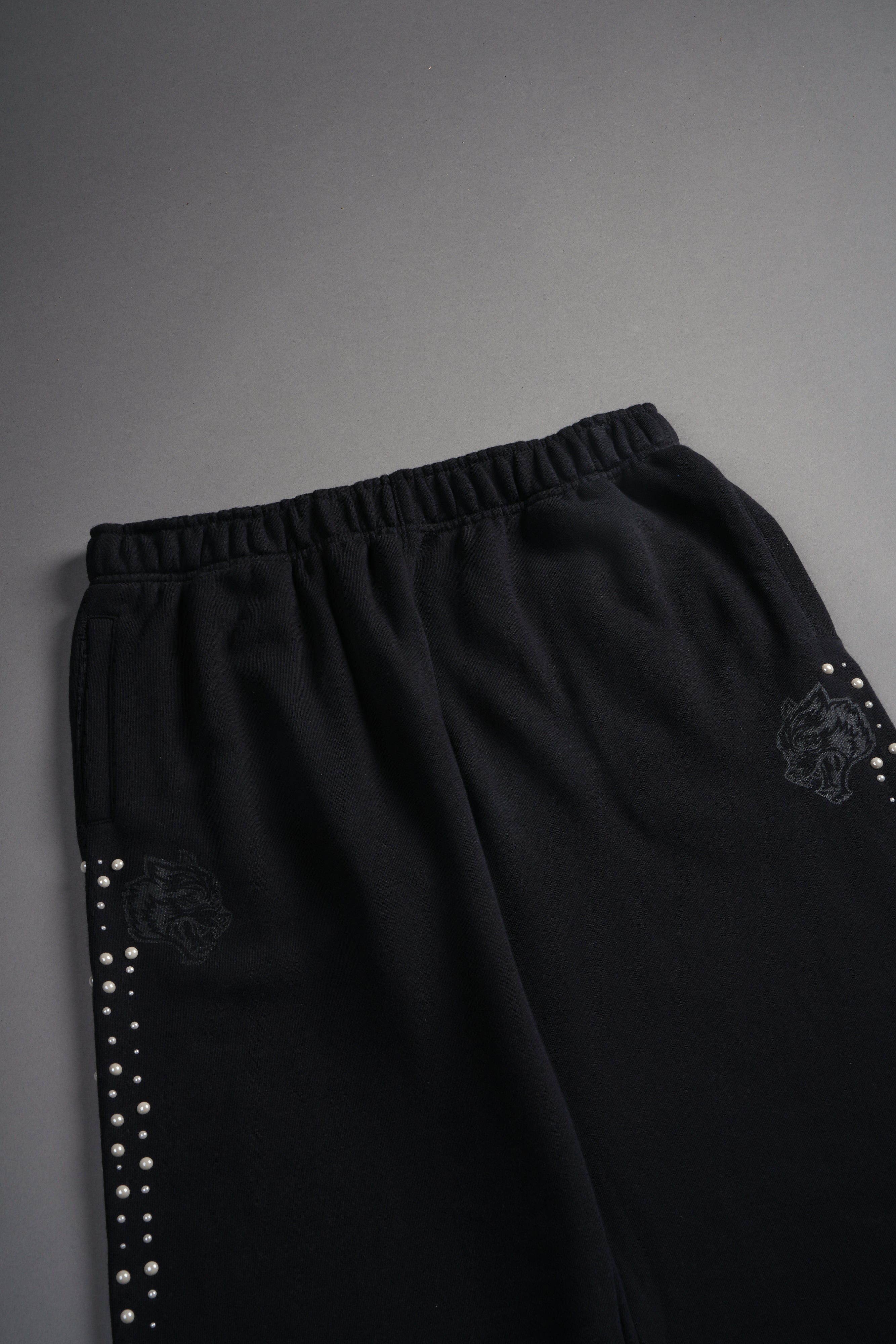 Okami Forever Big Cozy Unisex Sweats in Black — imagem 4