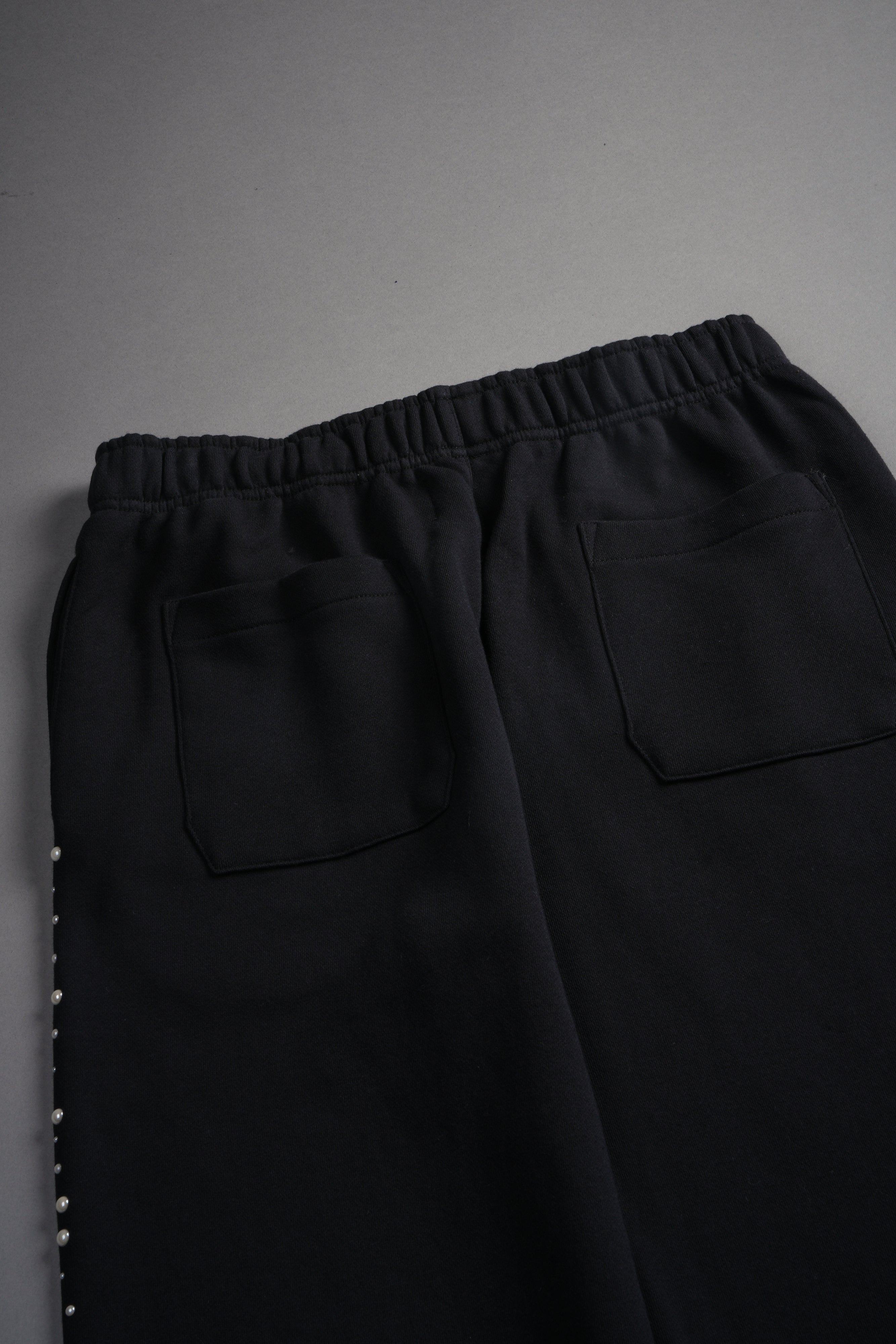 Okami Forever Big Cozy Unisex Sweats in Black — imagem 5