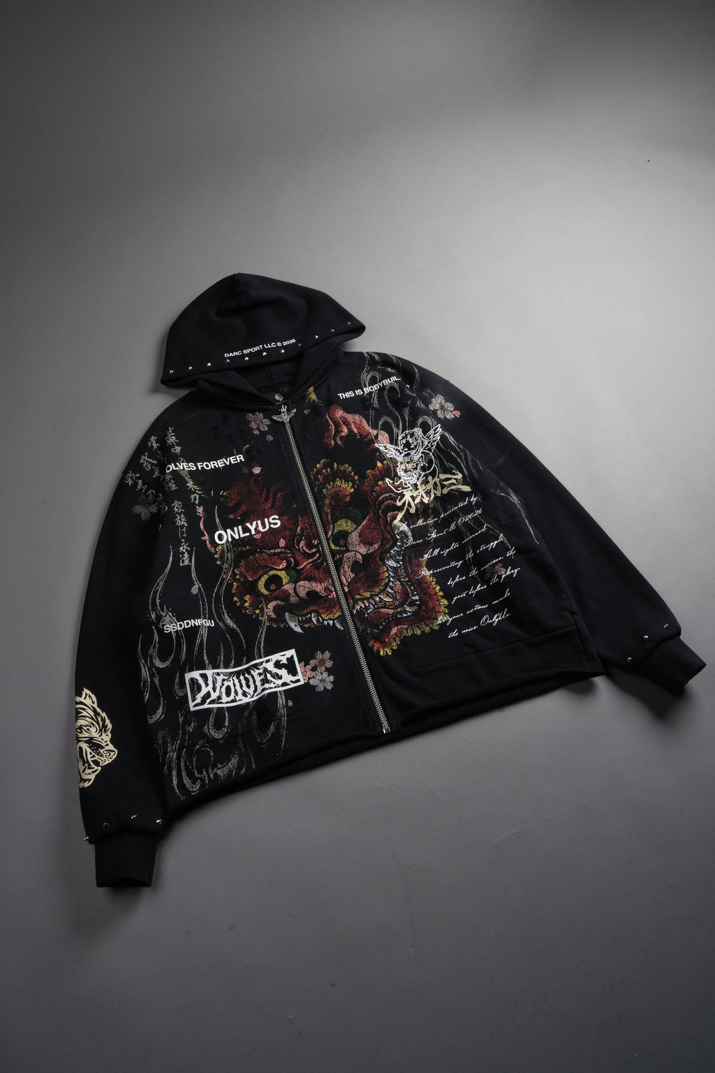 Shutendoji Distressed Grunge Mid Length Raw Hem Zip Hoodie in Black — imagem 11