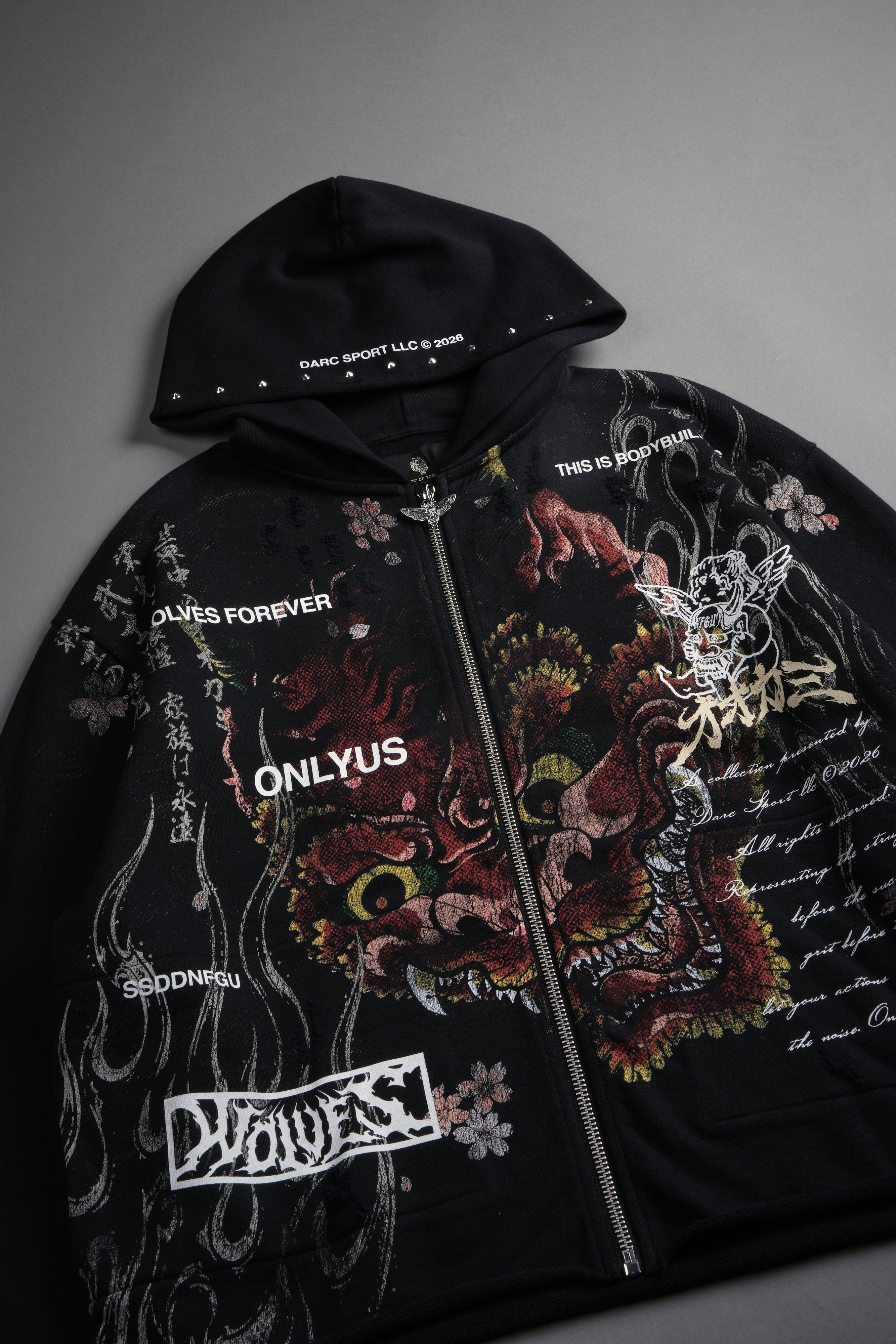 Shutendoji Distressed Grunge Mid Length Raw Hem Zip Hoodie in Black — imagem 12