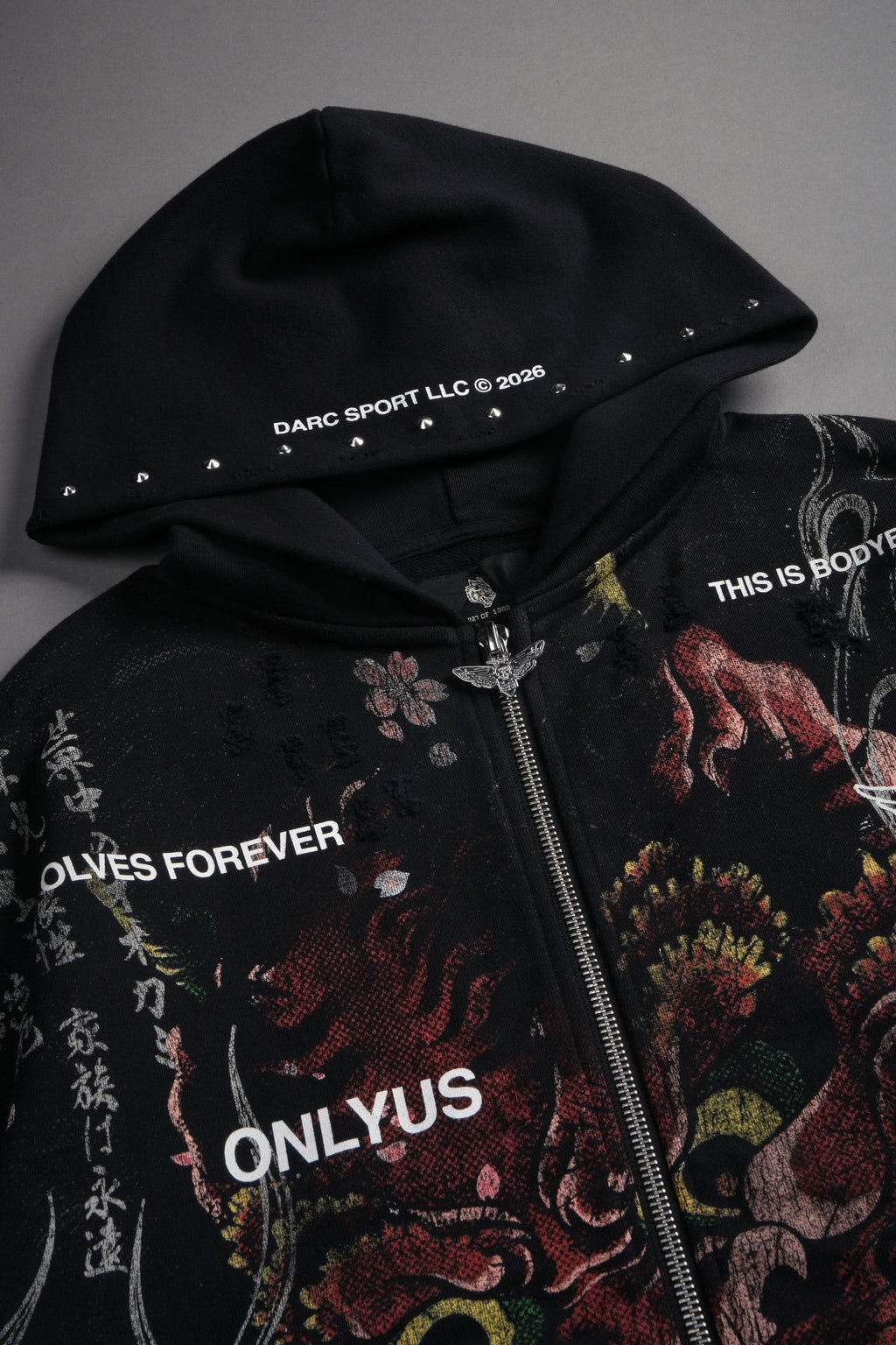 Shutendoji Distressed Grunge Mid Length Raw Hem Zip Hoodie in Black — imagem 13