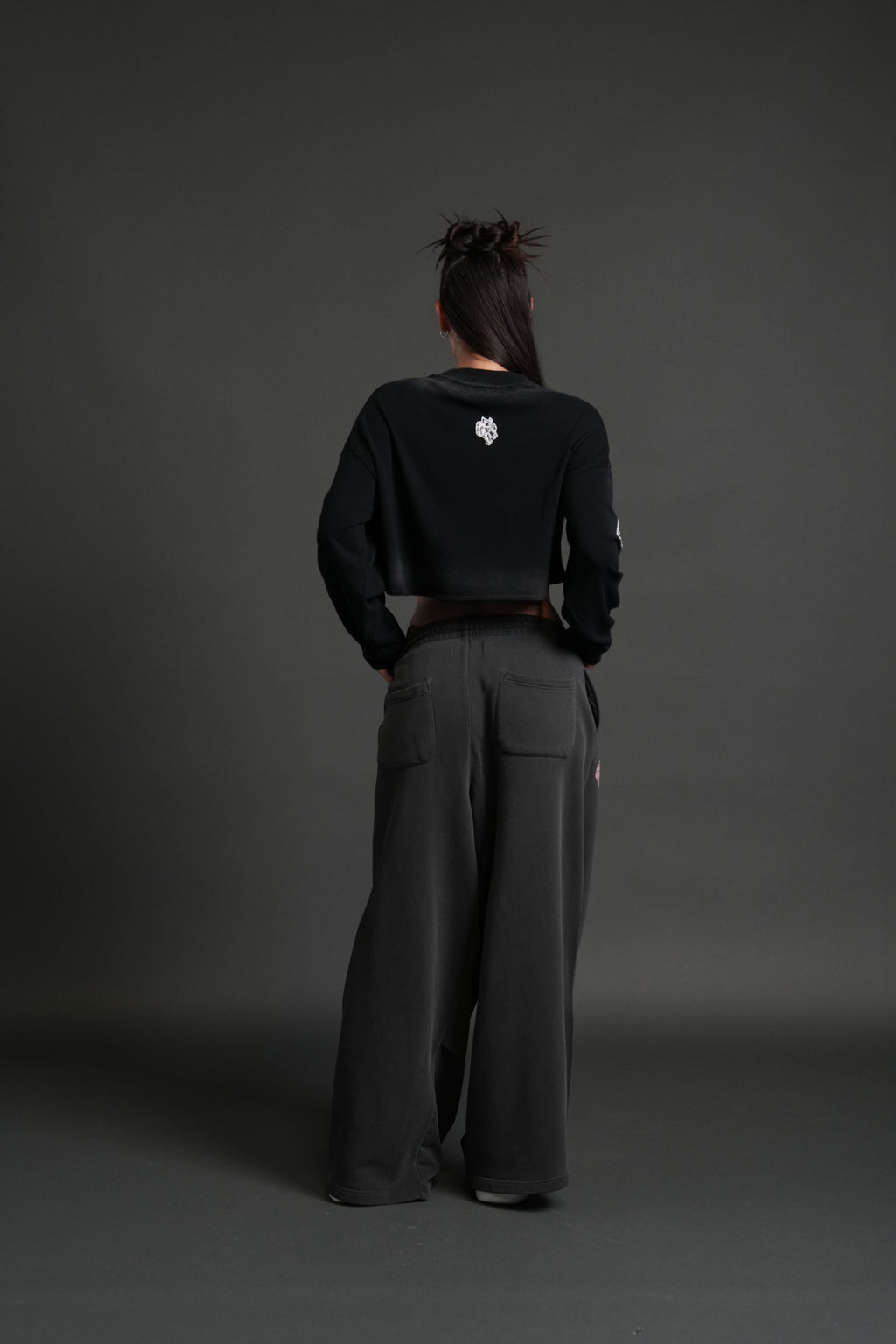 Wolves For Life "Premium" Oversized Cropped L/S Tee in Black Drift Wash — imagem 6