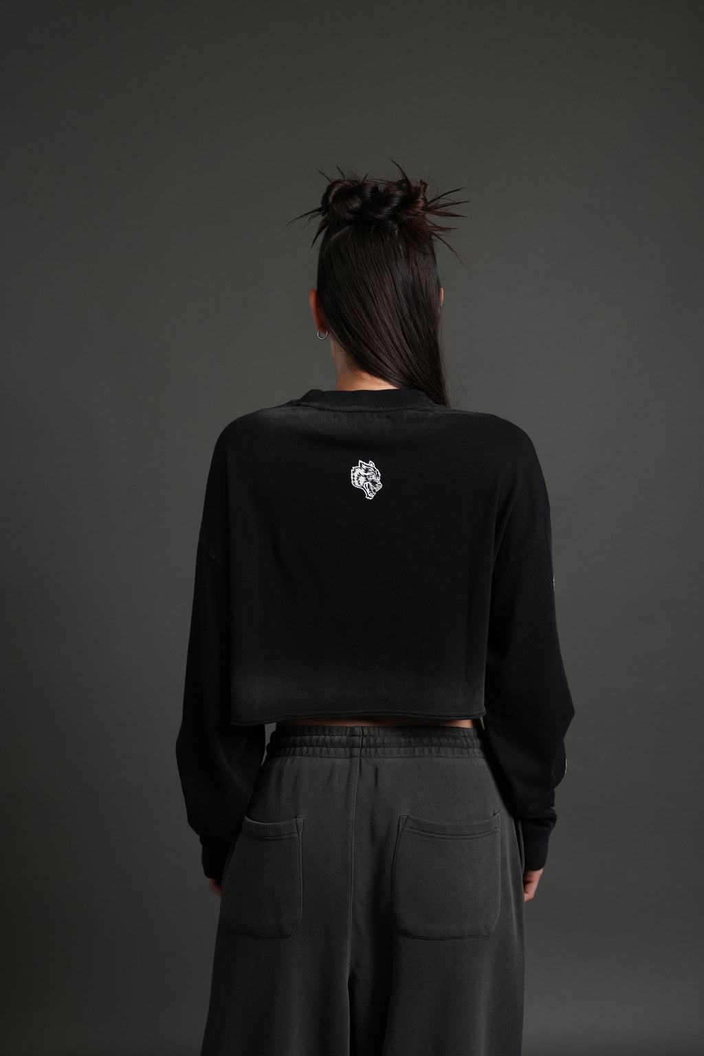 Wolves For Life "Premium" Oversized Cropped L/S Tee in Black Drift Wash — imagem 2