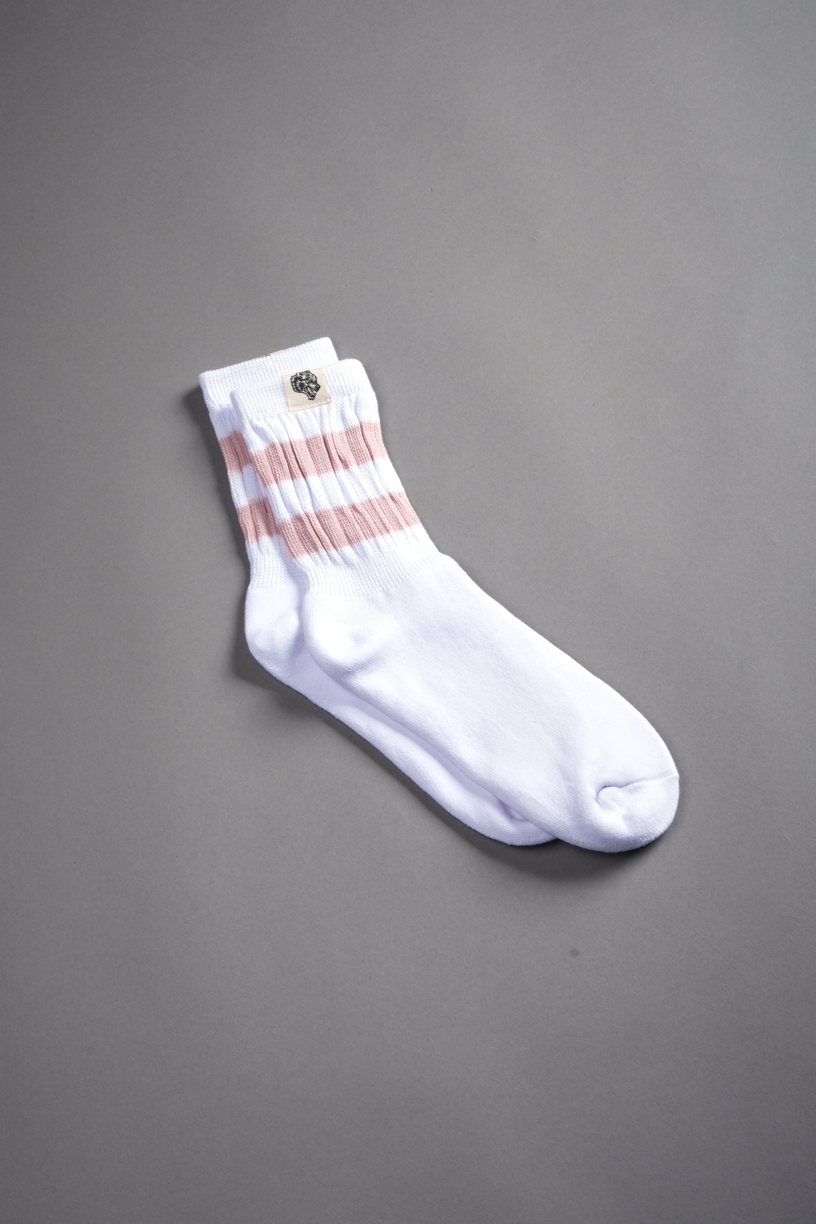 Wolf Patch V2 2 Stripe Comfy Socks in White/Cherry Blossom — imagem 2