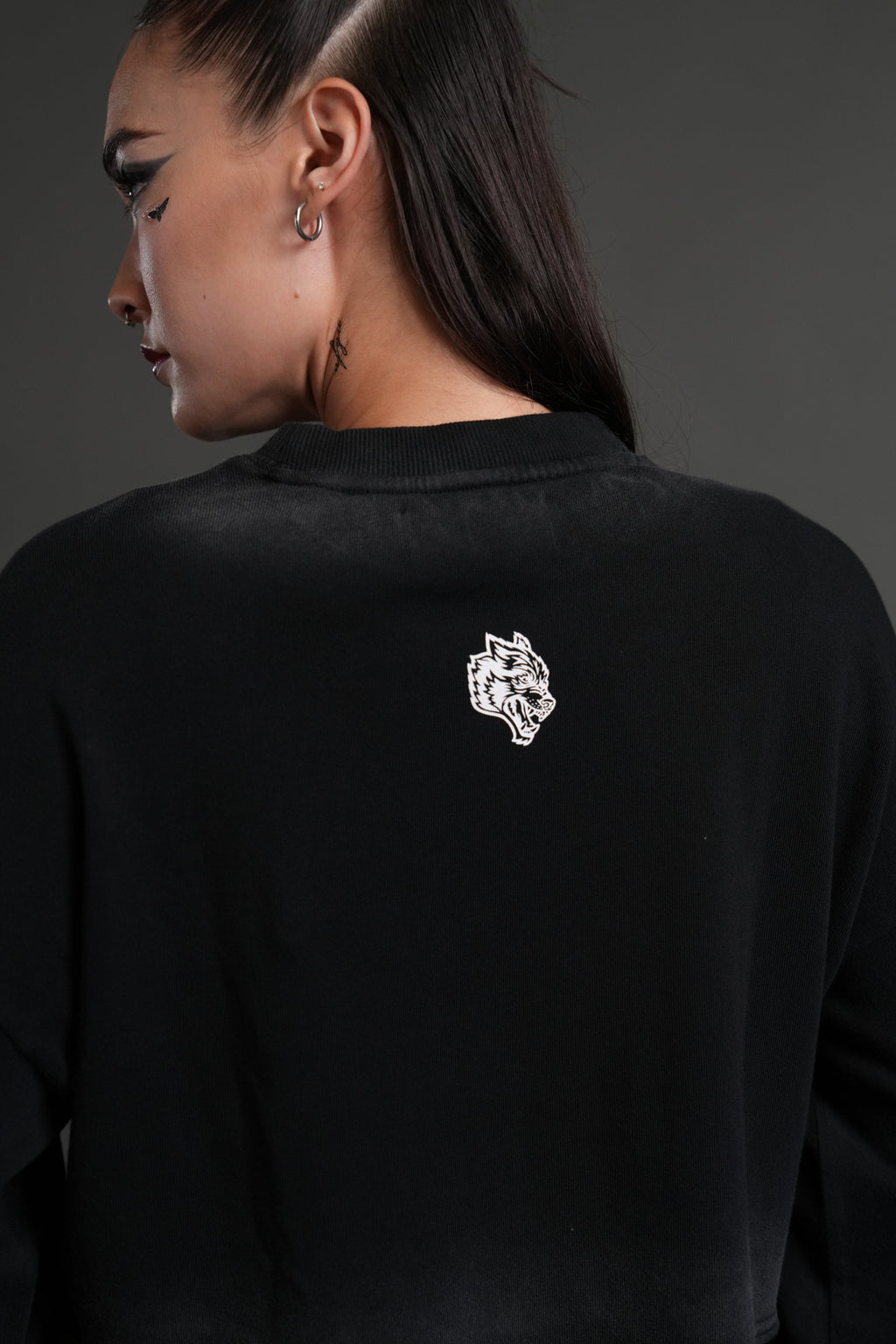 Wolves For Life "Premium" Oversized Cropped L/S Tee in Black Drift Wash — imagem 8