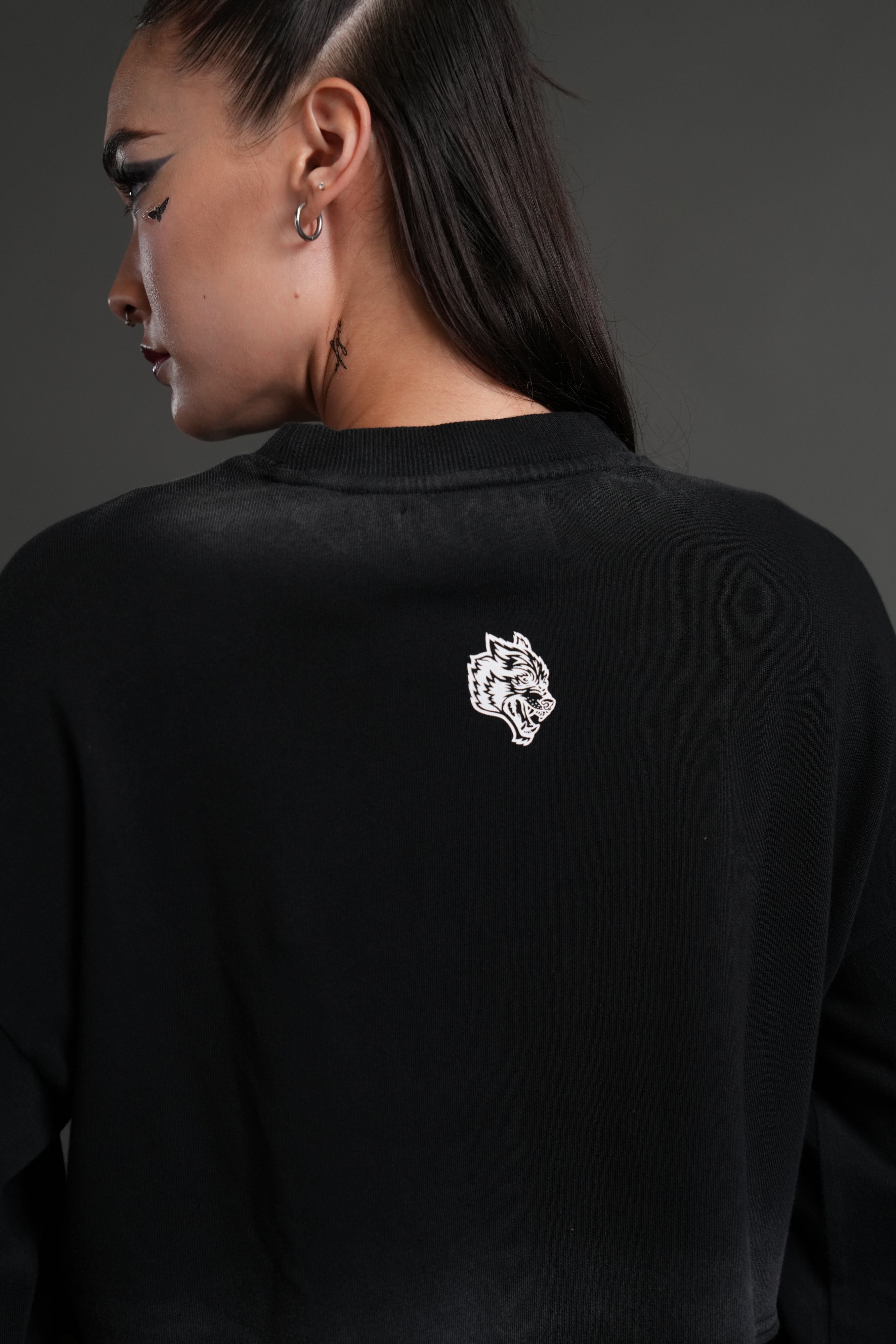 Wolves For Life "Premium" Oversized Cropped L/S Tee in Black Drift Wash — imagem 8