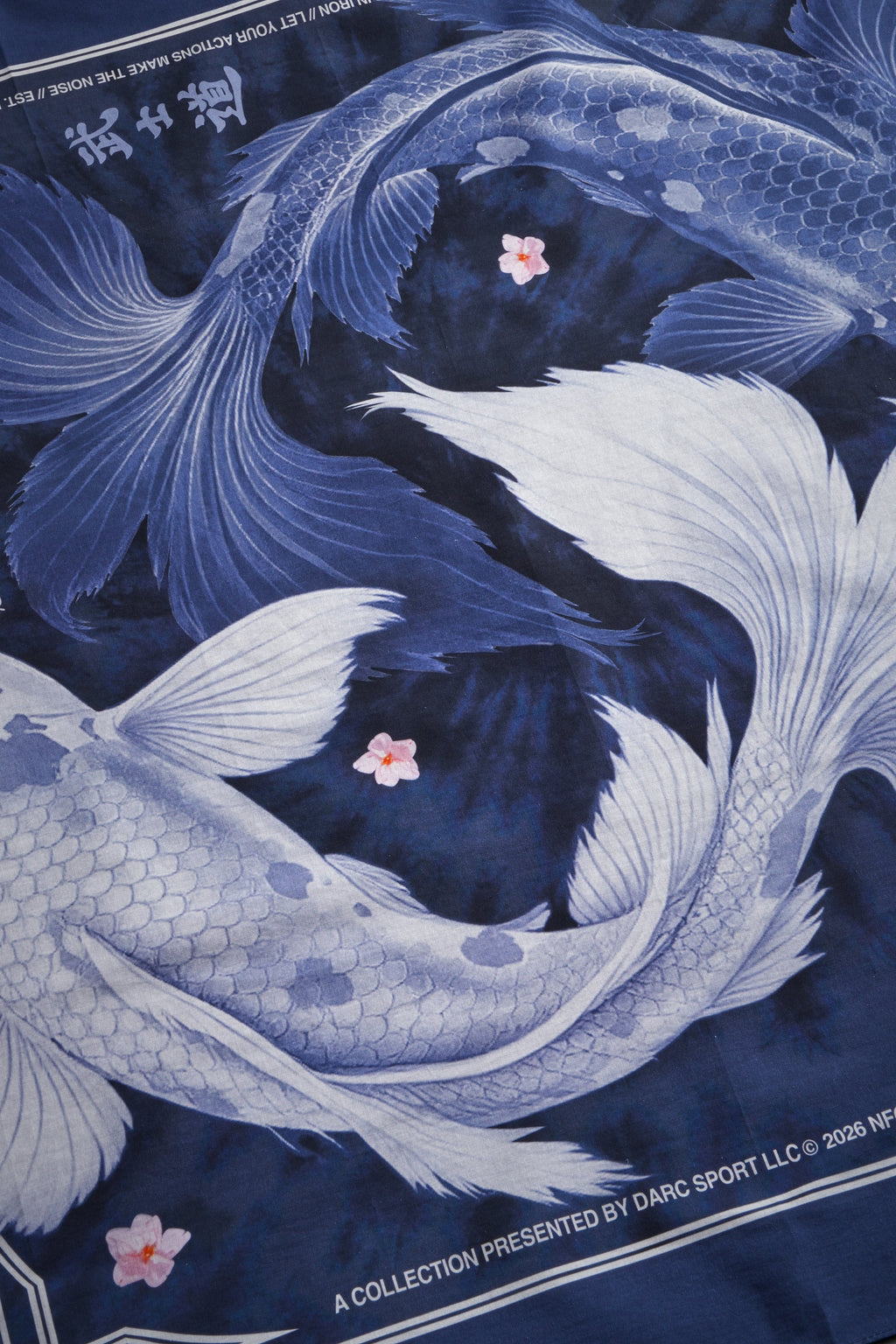 Darc Koi Babushka Scarf in Royal Navy — imagem 8