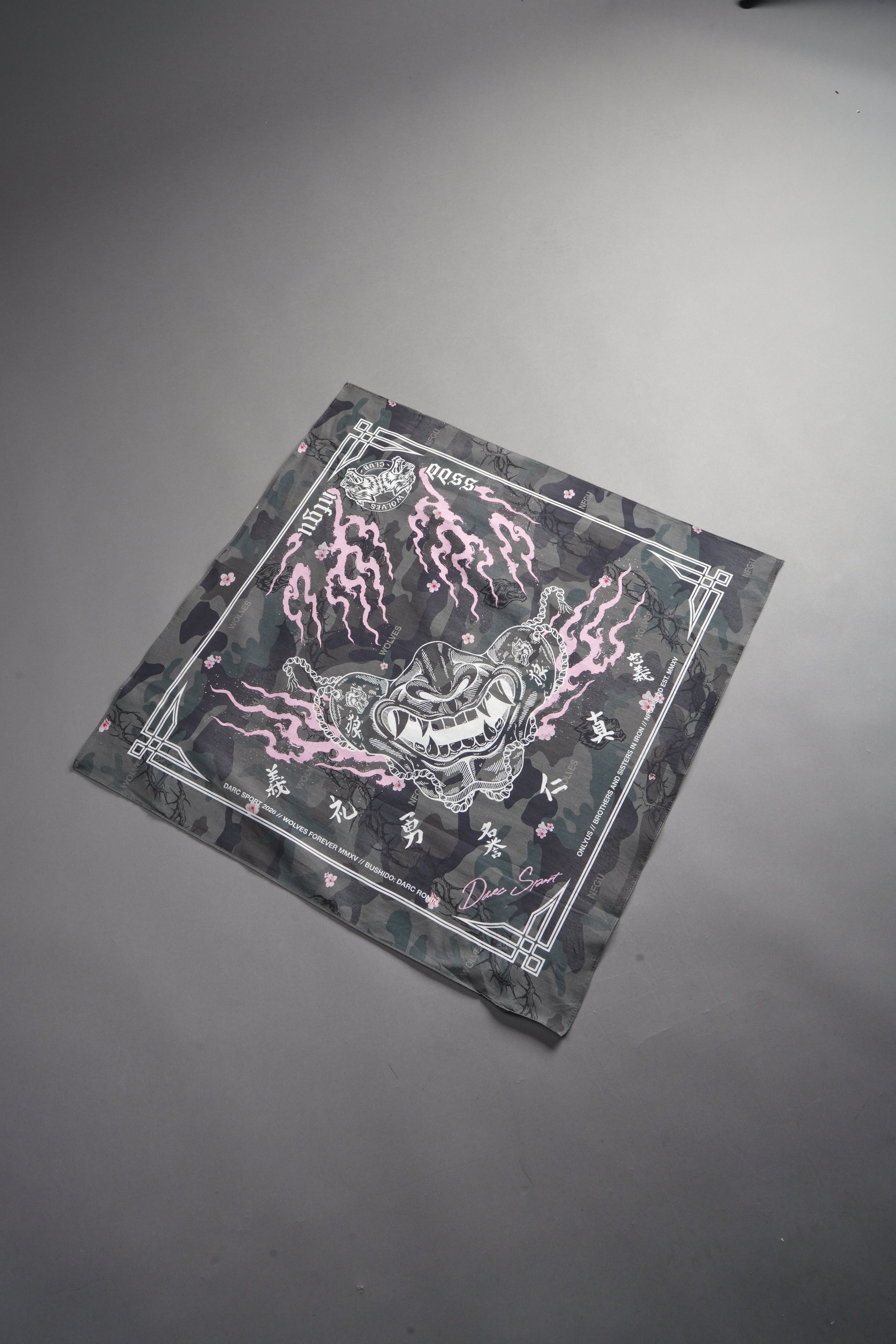 Oni Fire Bandana in Cherry Blossom Woodland Camo — imagem 2