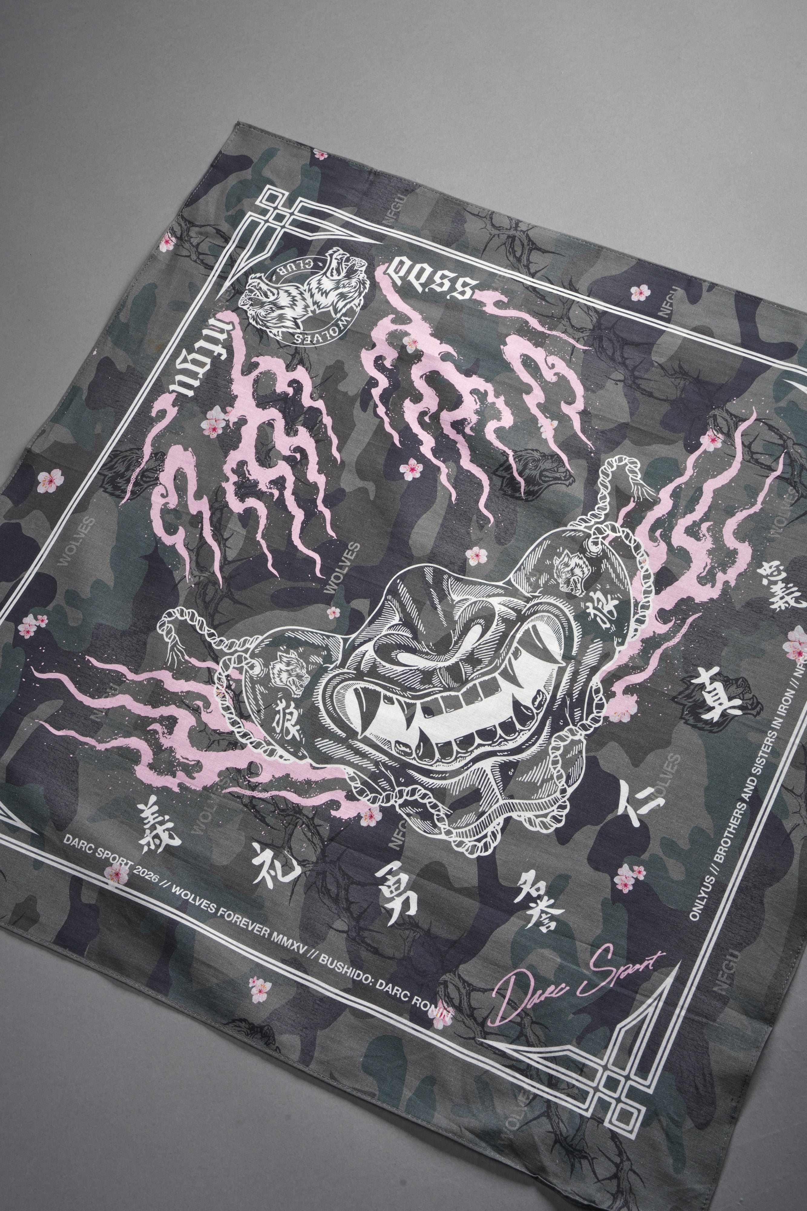 Oni Fire Bandana in Cherry Blossom Woodland Camo — imagem 3
