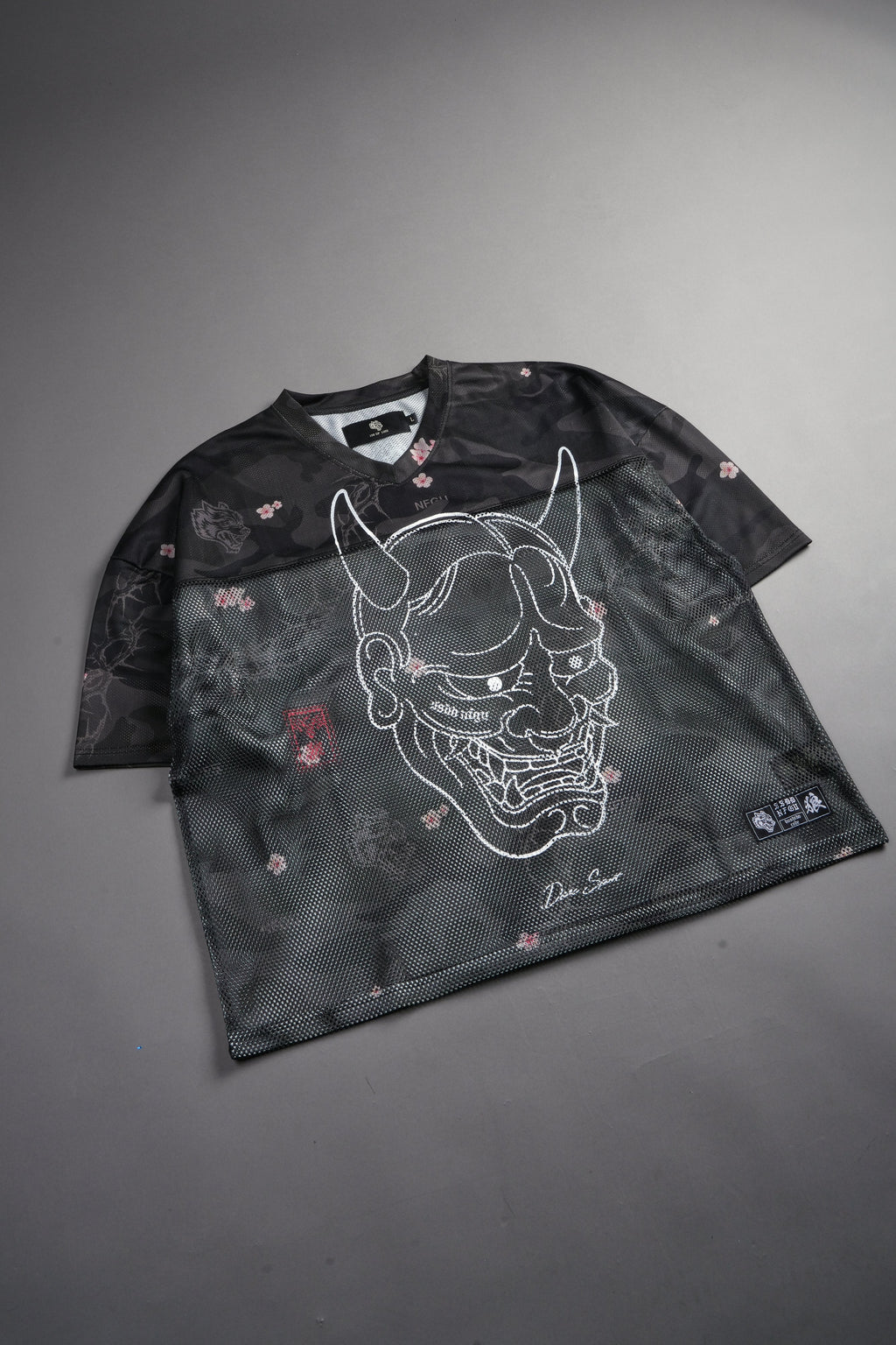 Ghost Oni Emmitt Football Jersey in Warrior In A Garden Black Camo — imagem 12