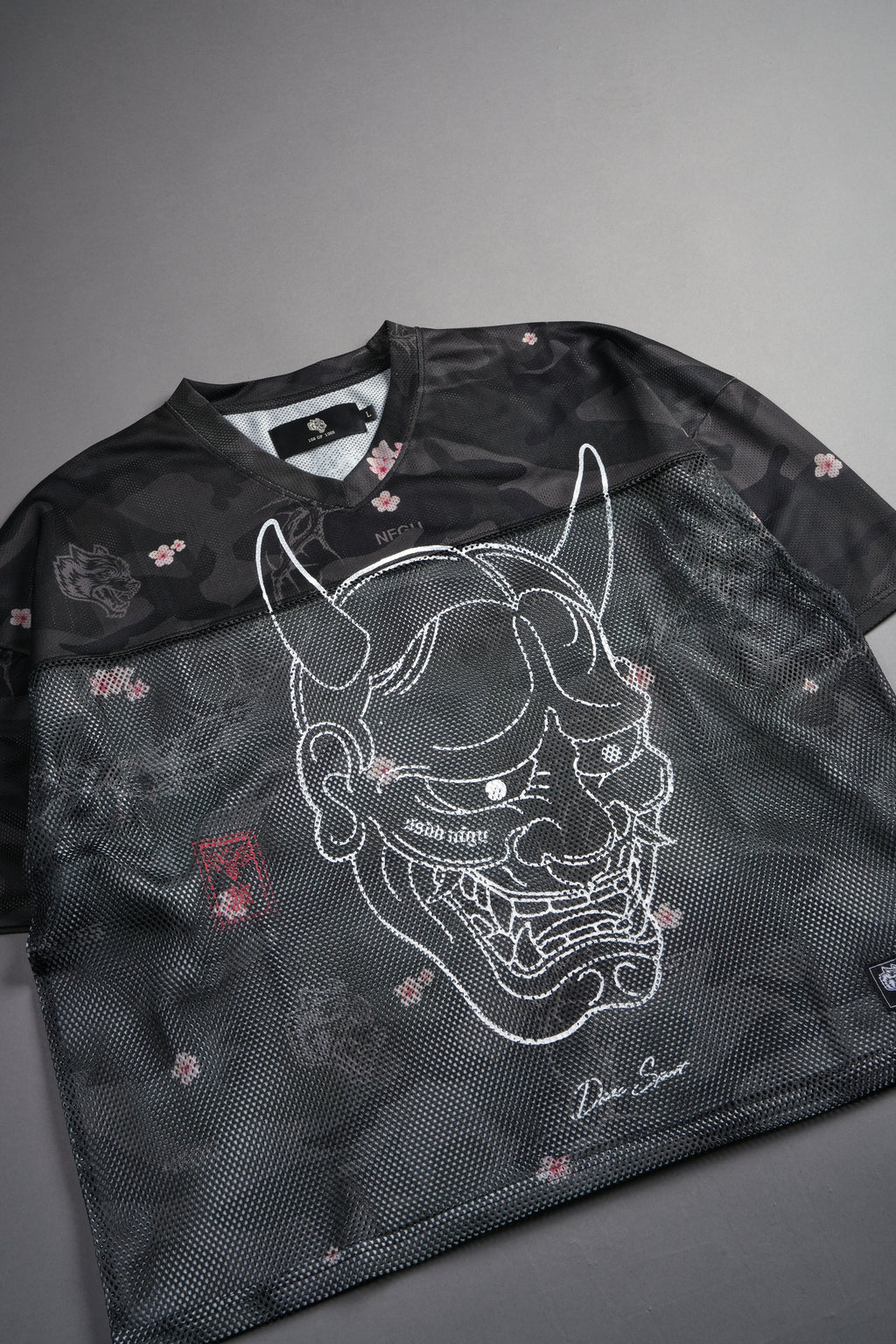 Ghost Oni Emmitt Football Jersey in Warrior In A Garden Black Camo — imagem 13