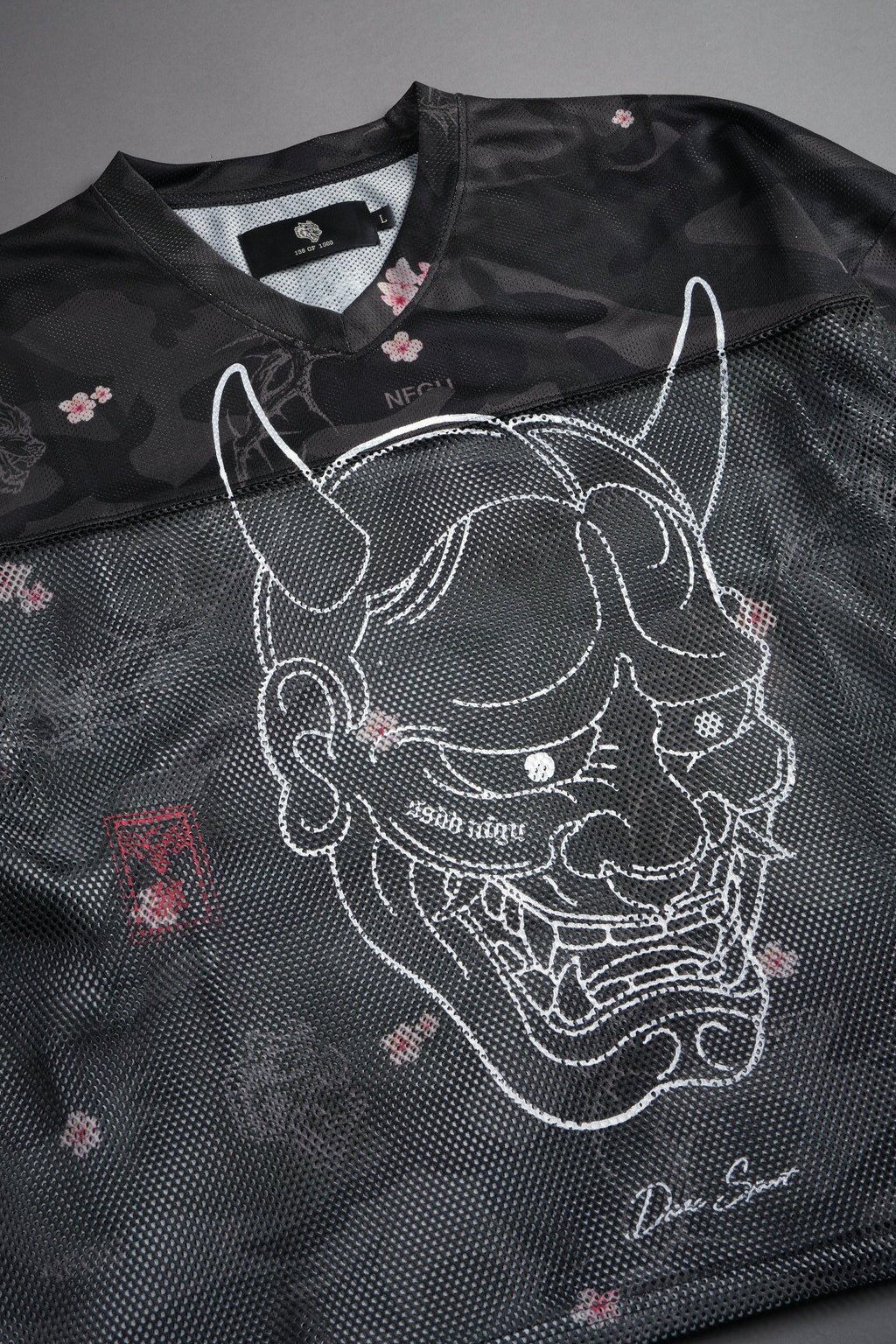 Ghost Oni Emmitt Football Jersey in Warrior In A Garden Black Camo — imagem 14