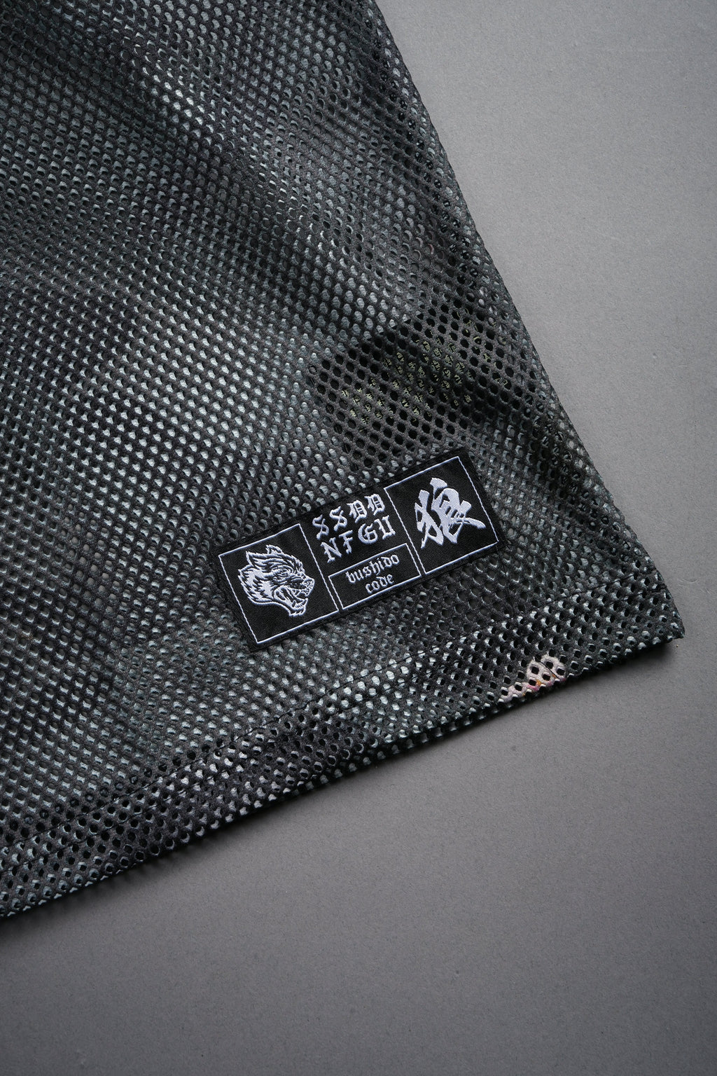 Ghost Oni Emmitt Football Jersey in Warrior In A Garden Black Camo — imagem 16