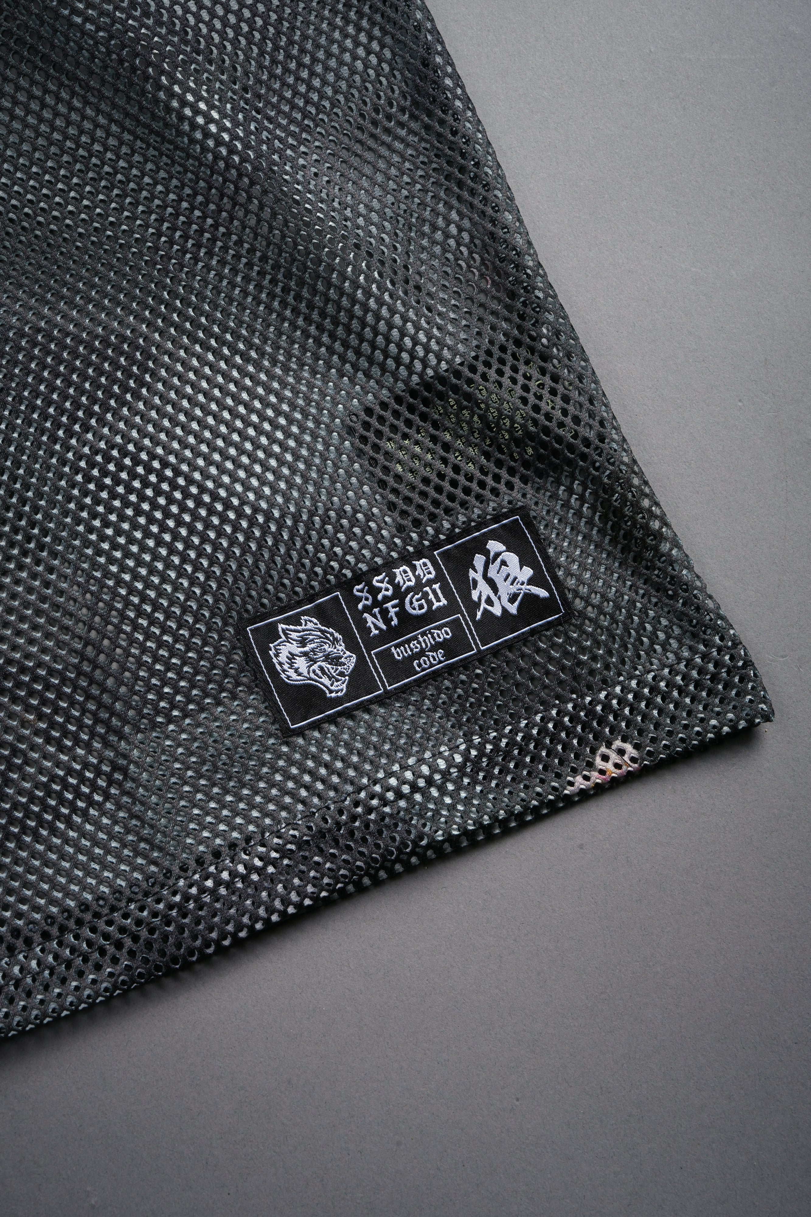 Ghost Oni Emmitt Football Jersey in Warrior In A Garden Black Camo — imagem 16
