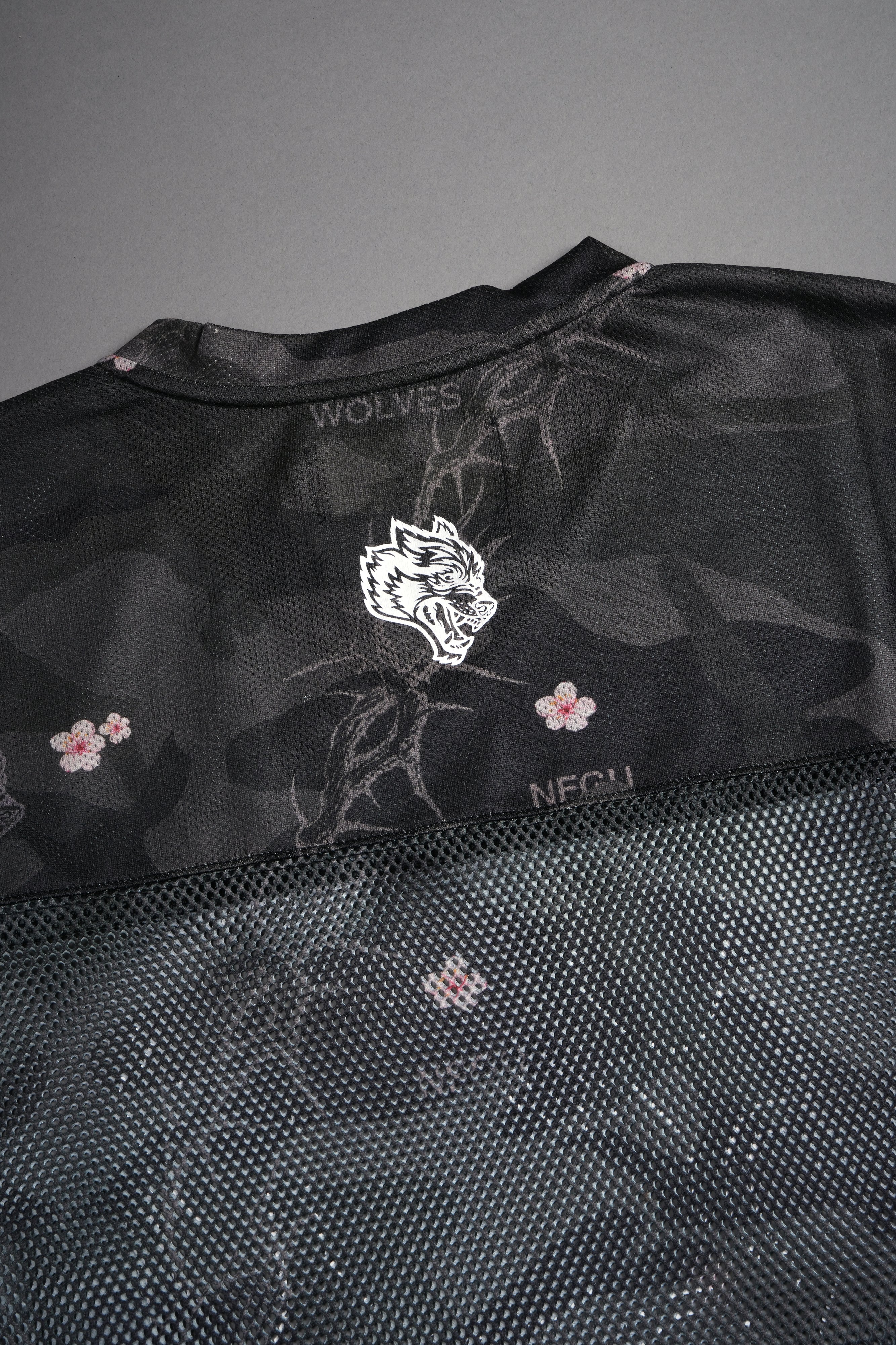 Ghost Oni Emmitt Football Jersey in Warrior In A Garden Black Camo — imagem 17