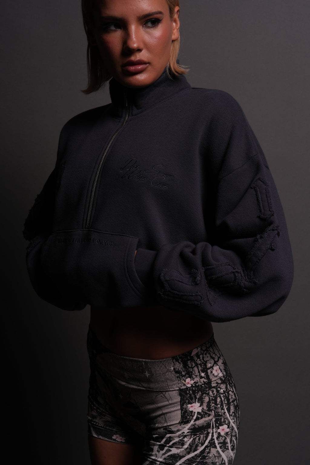 Our Mantra Appliqué Oversized "Everson" Mockneck in Midnight Blue - imagem 3