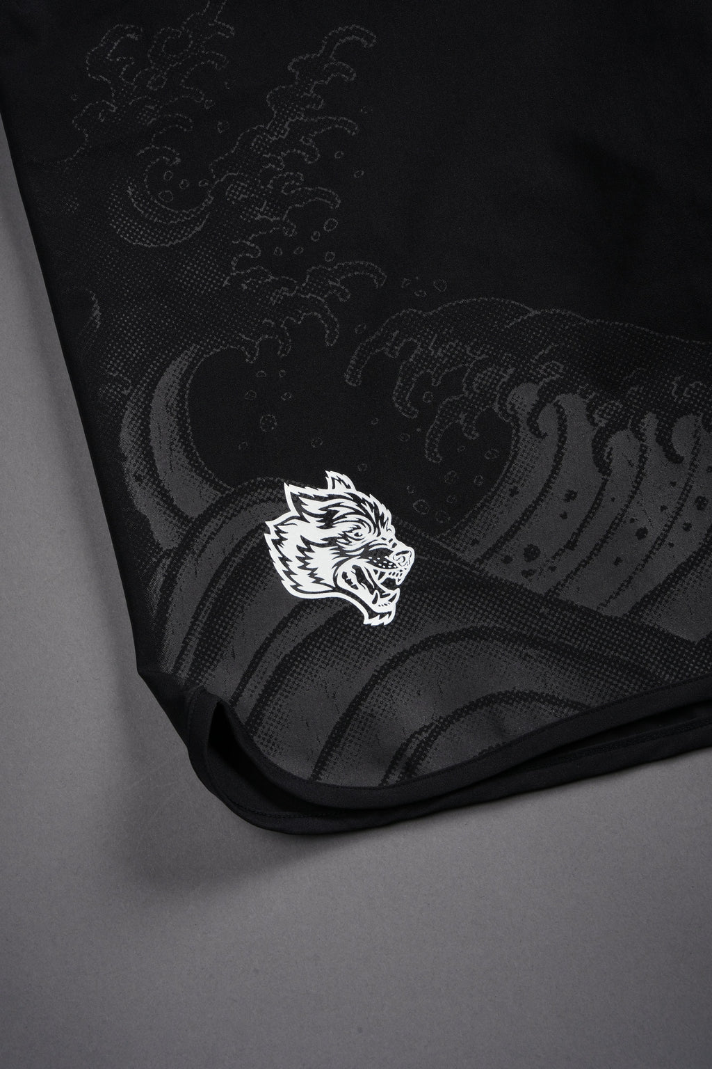 Great Wave  Bruceys Board Shorts in Black — imagem 5