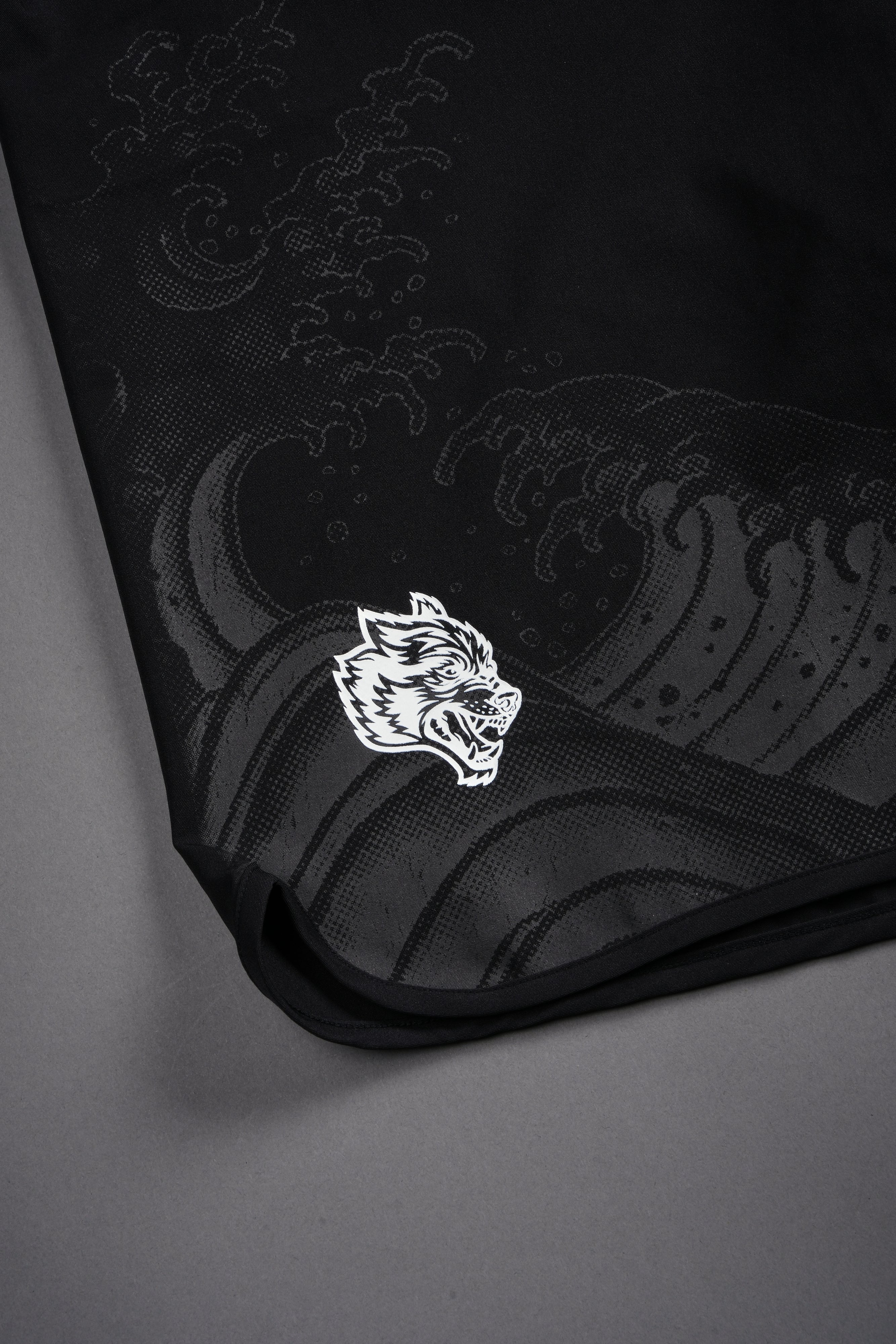 Great Wave  Bruceys Board Shorts in Black — imagem 5
