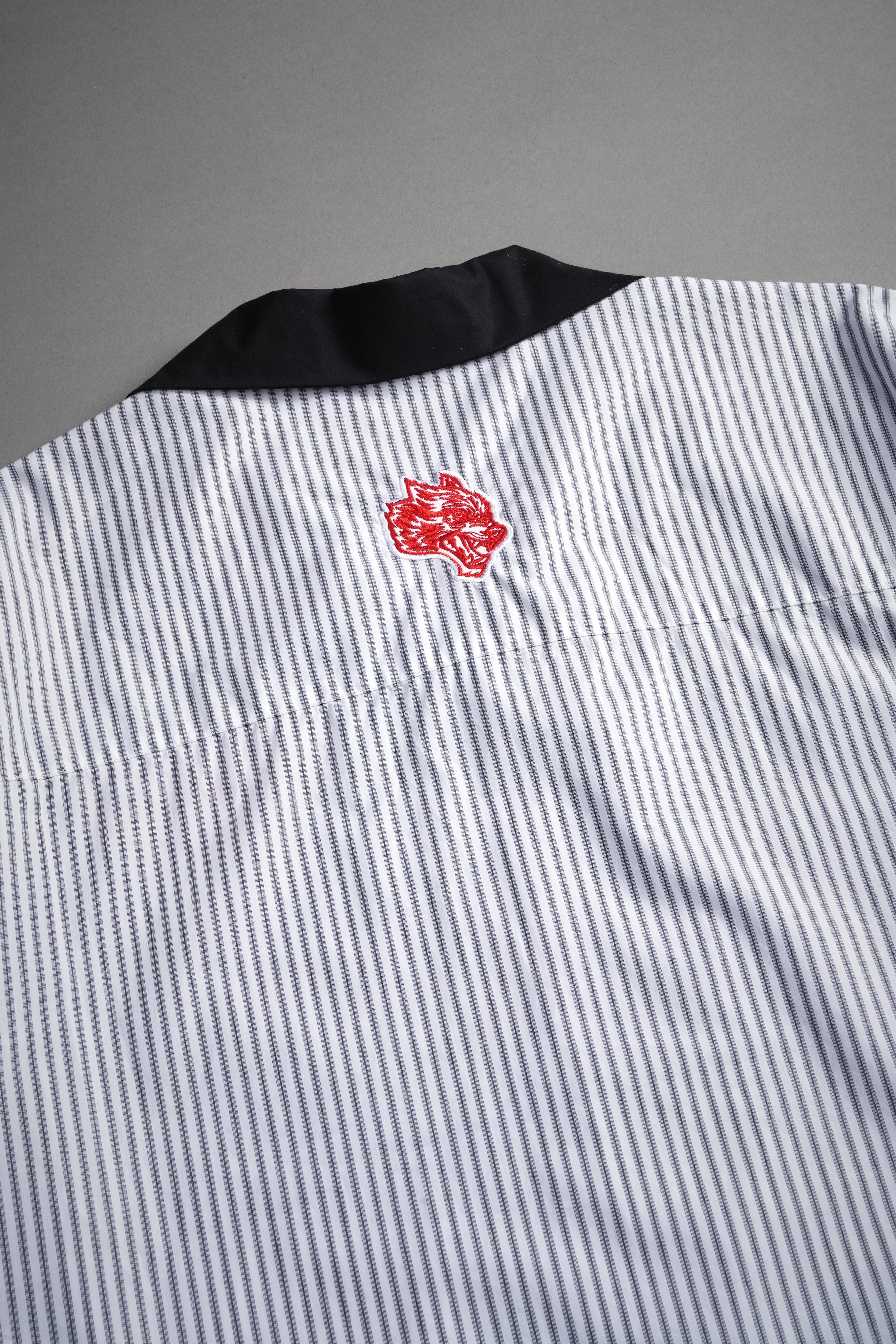 Wolves Patch Dalton Mid Length Button Up in Black Stripe — imagem 14