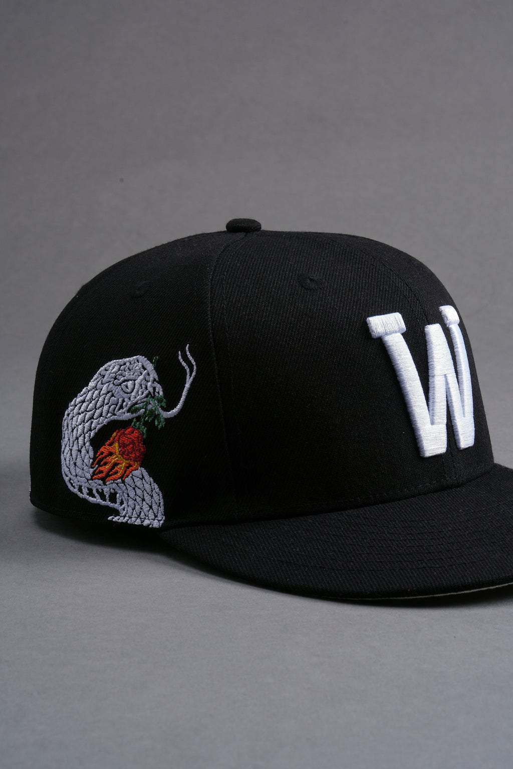 The Snake and The Rose Fitted Hat in Black — imagem 5