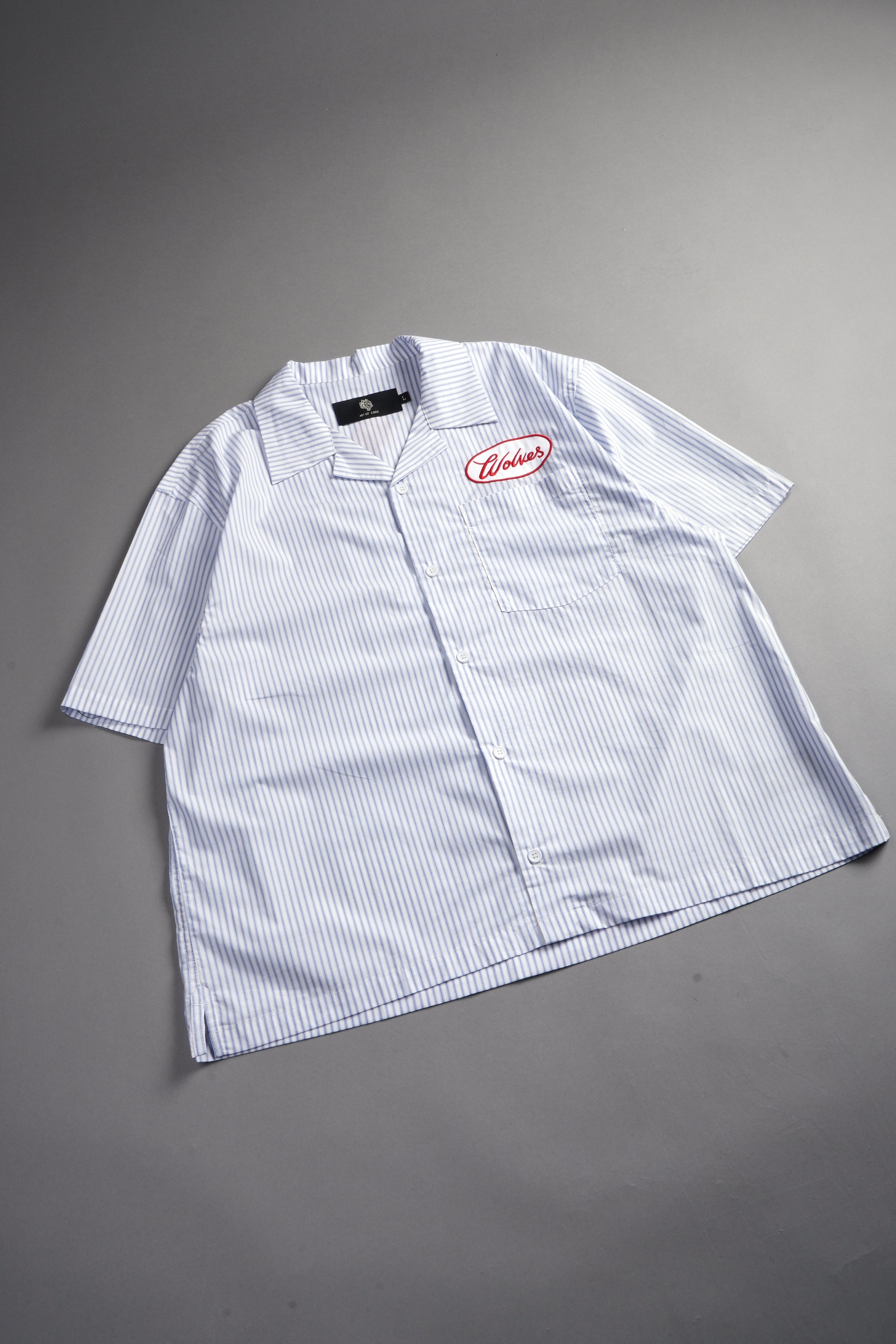 Wolves Patch Dalton Mid Length Button Up in Blue Stripe — imagem 3