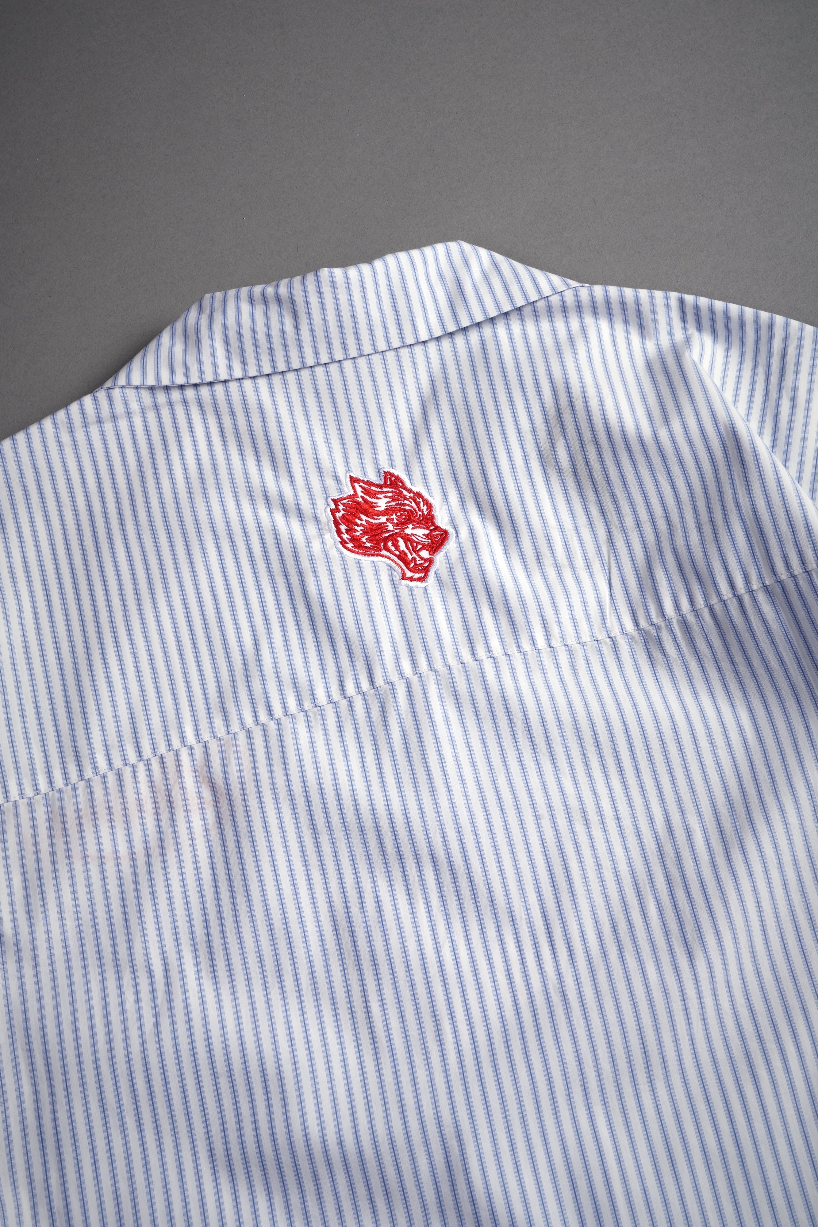 Wolves Patch Dalton Mid Length Button Up in Blue Stripe — imagem 6