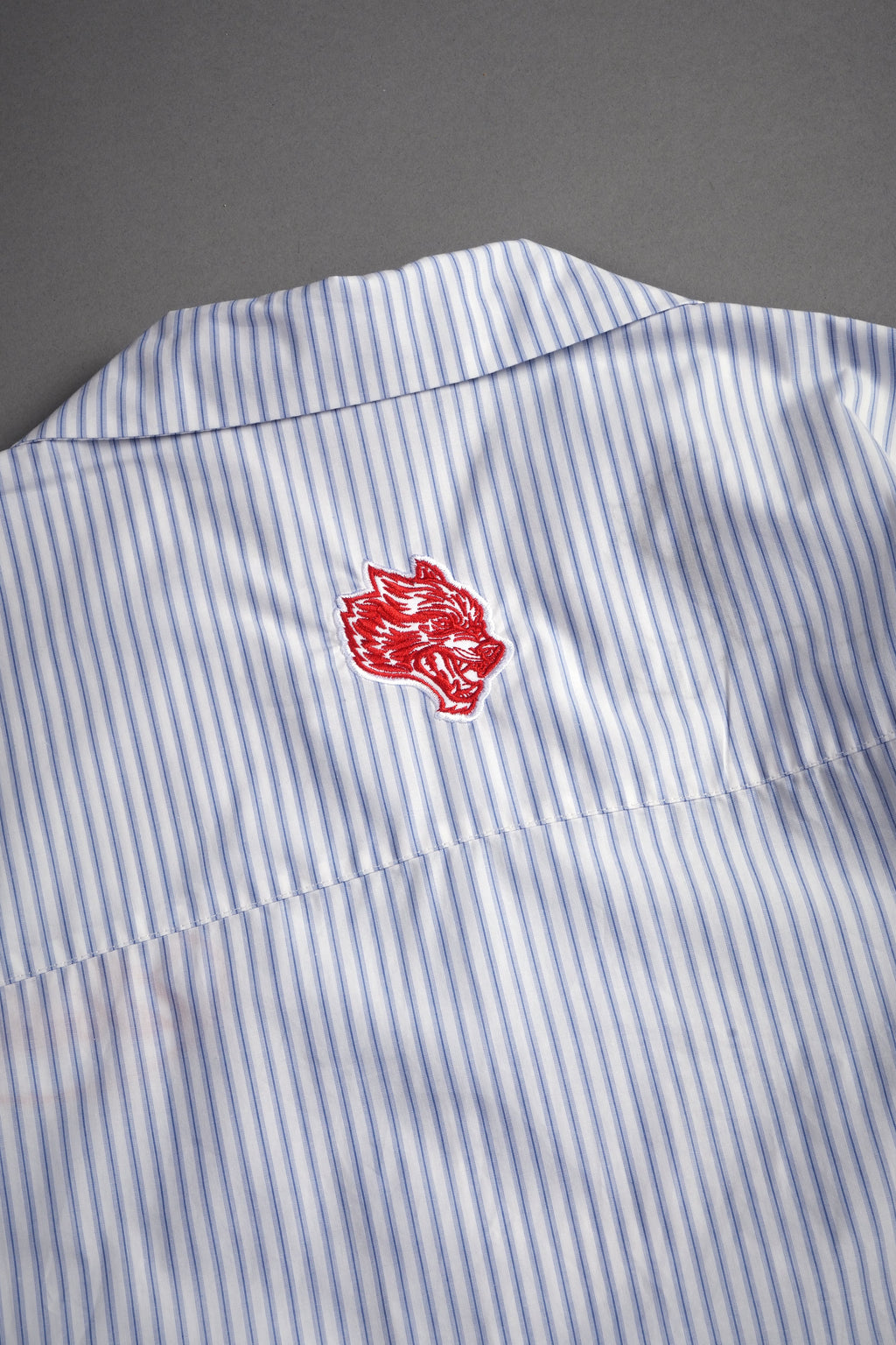 Wolves Patch Dalton Mid Length Button Up in Blue Stripe — imagem 7