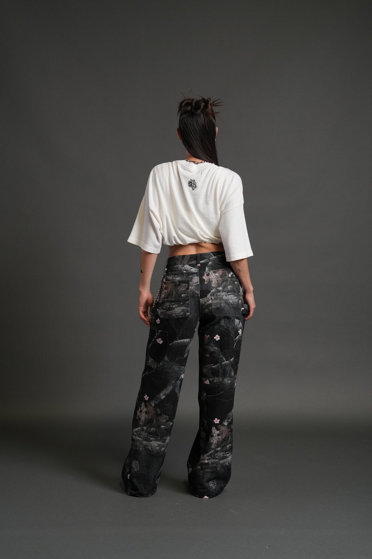 Forged From Iron Bungee Cropped Tee in Cream - imagem 6