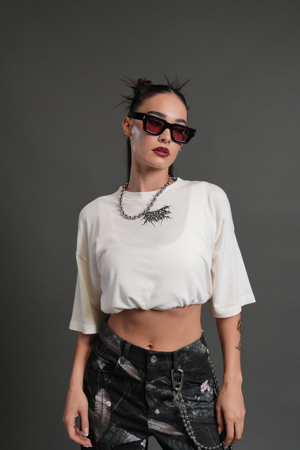 Forged From Iron Bungee Cropped Tee in Cream — imagem 1