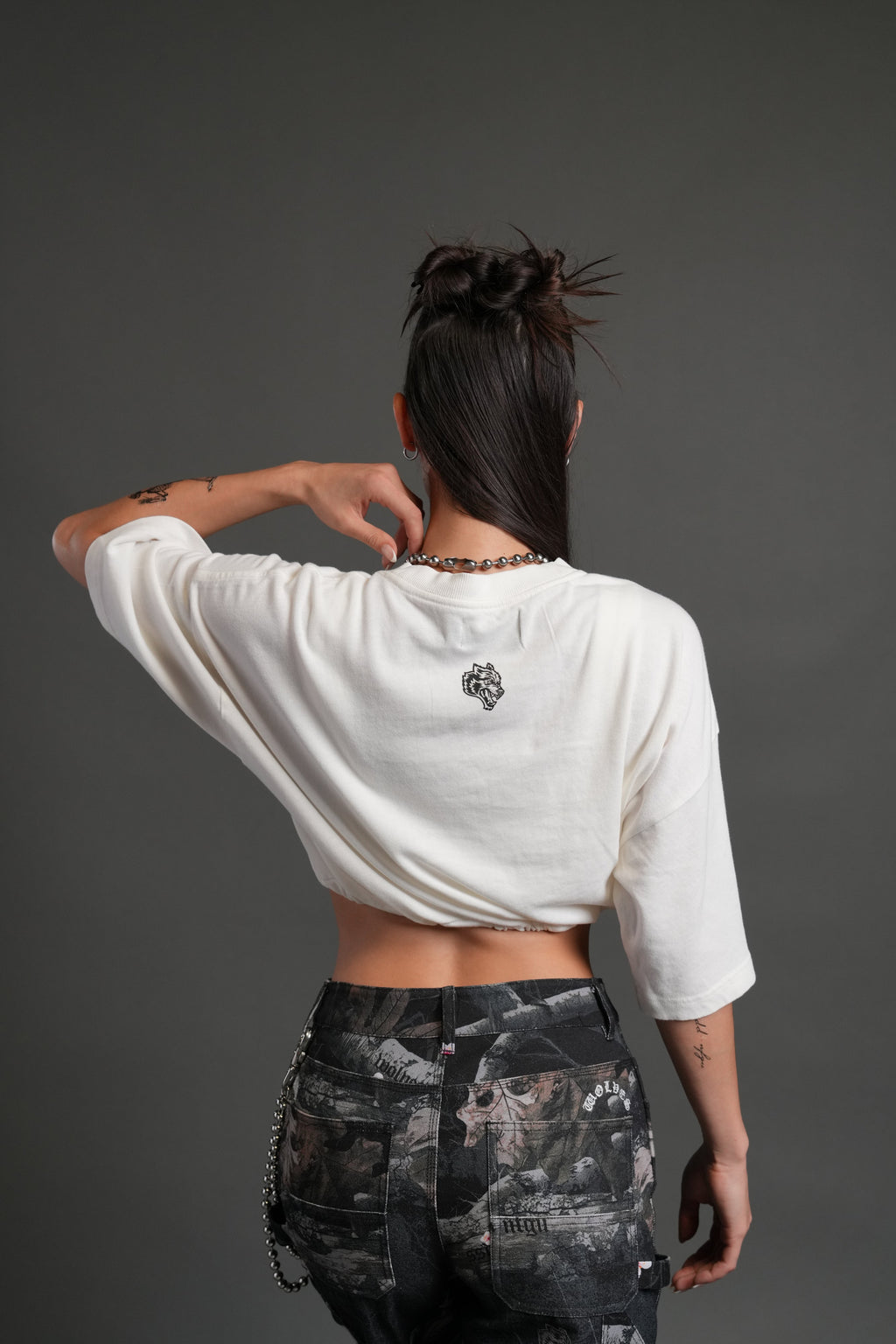 Forged From Iron Bungee Cropped Tee in Cream — imagem 2