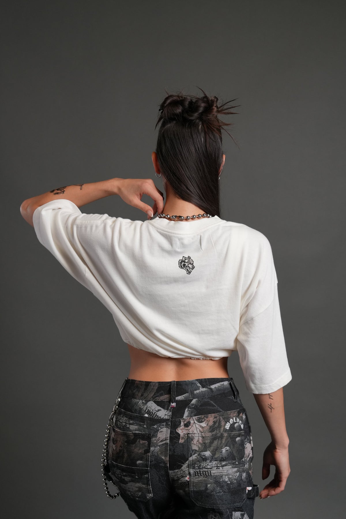 Forged From Iron Bungee Cropped Tee in Cream - imagem 2