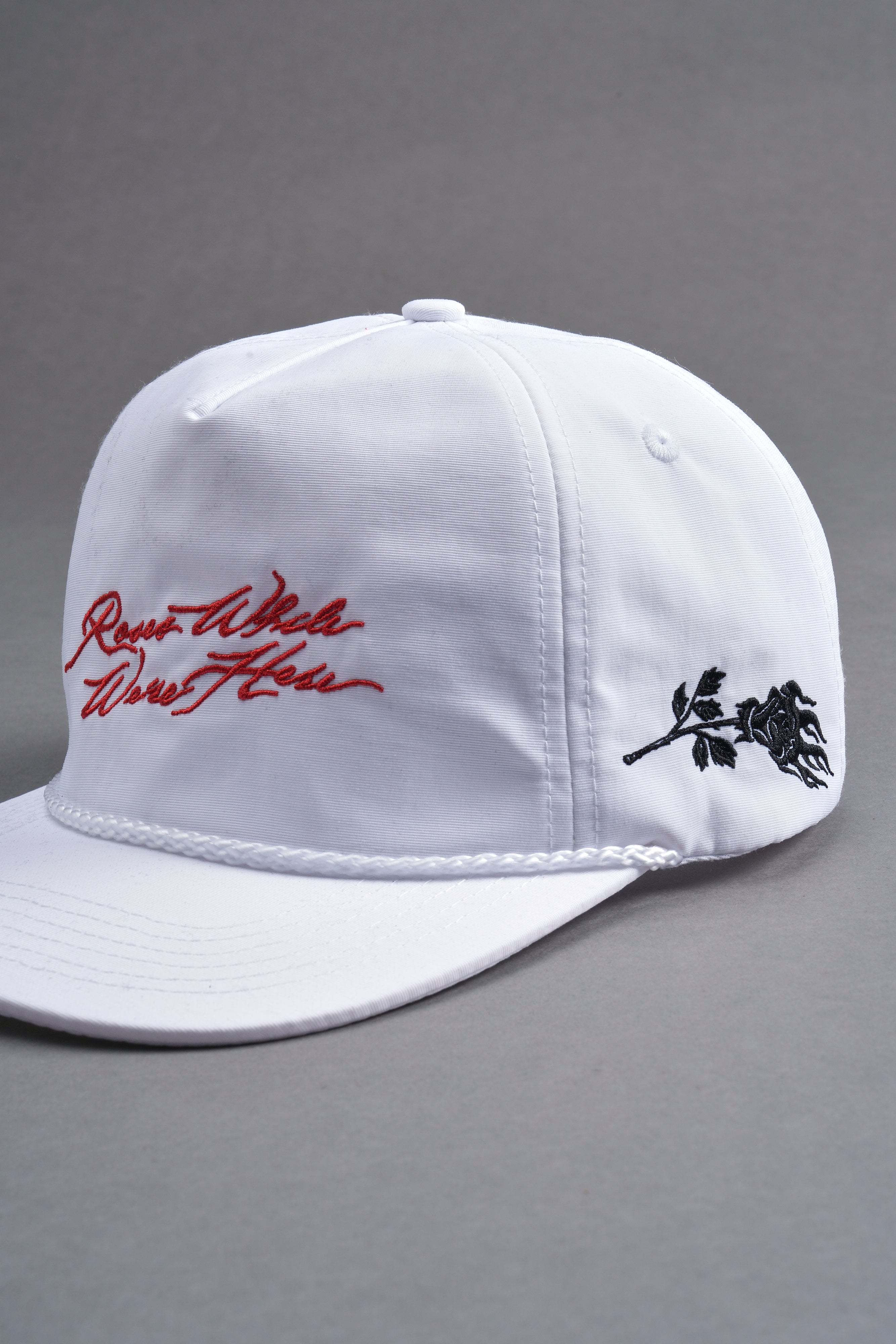 Roses While We're Here Paradise Hat in Cream/Black — imagem 7