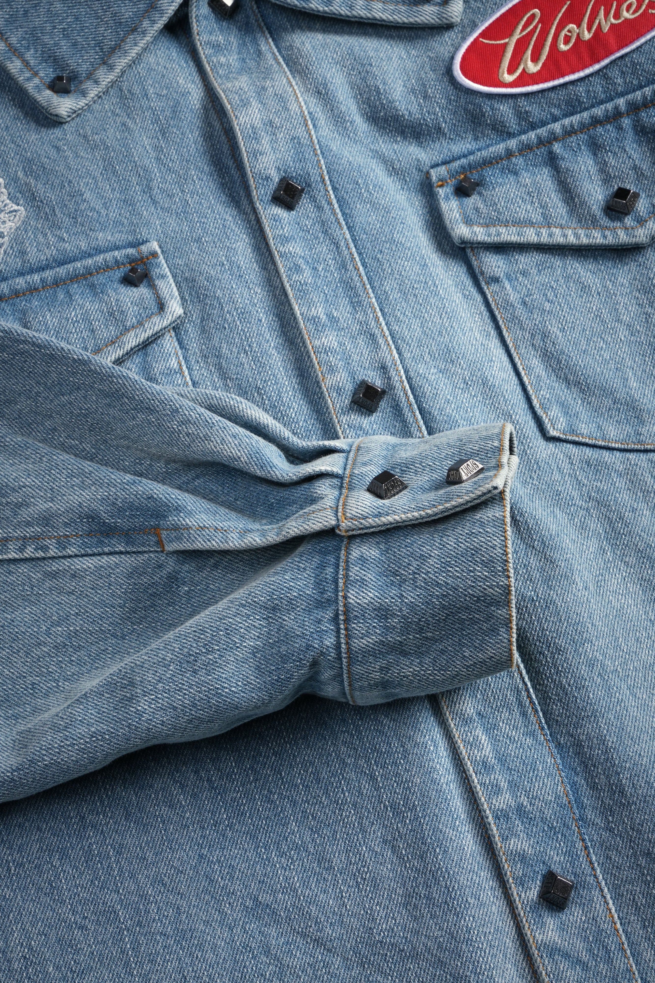 Wlvsfrvr Patch Winslow Denim Shirt Jacket in Light Wash — imagem 16