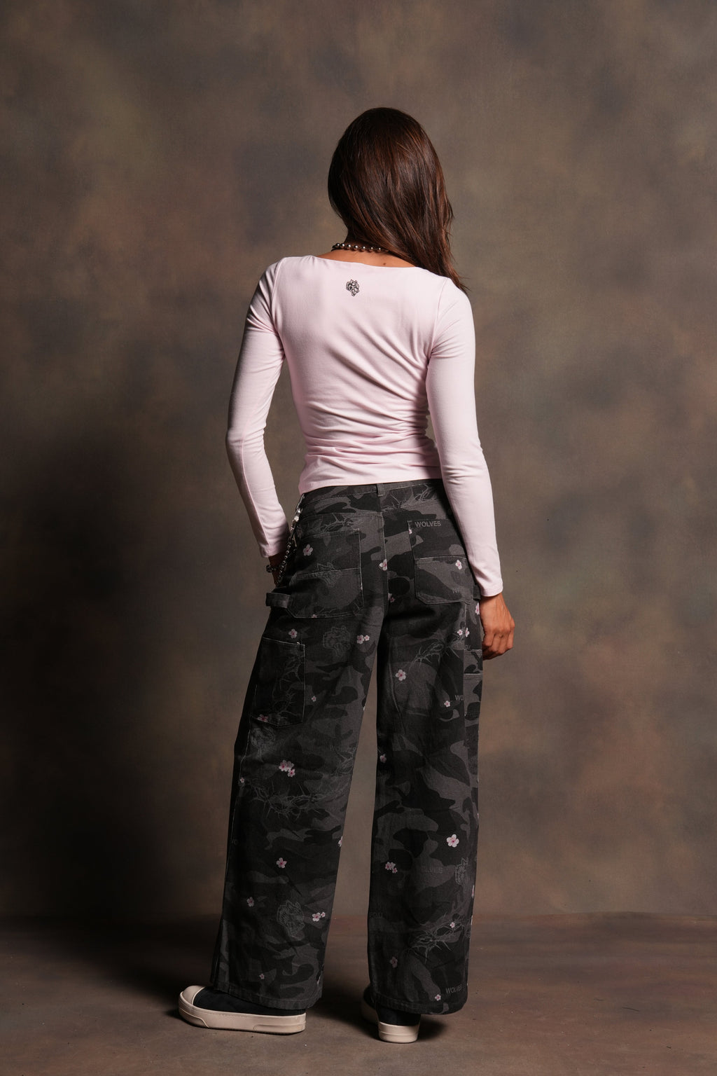 Wolves Chopper Wide Leg Carpenter Pant in Warrior In A Garden Black Camo - imagem 6