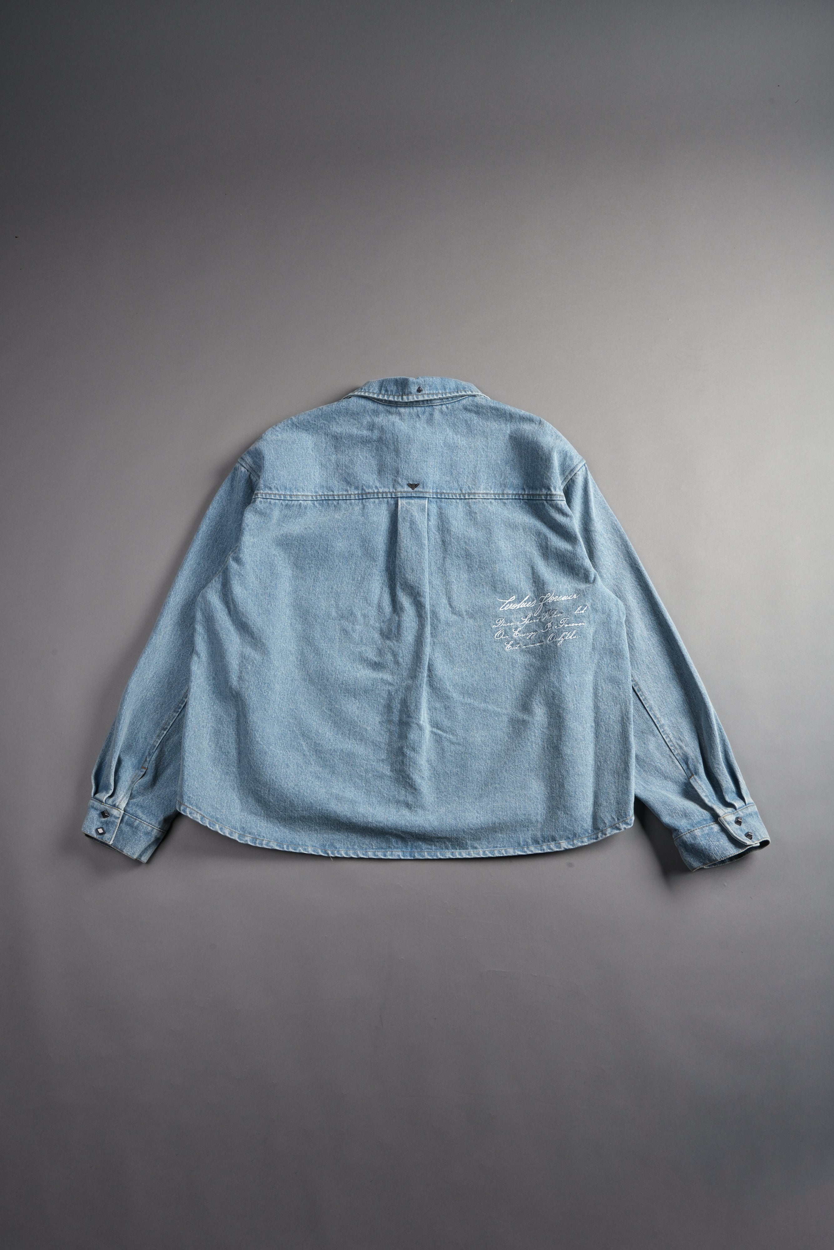 Wlvsfrvr Patch Winslow Denim Shirt Jacket in Light Wash — imagem 17