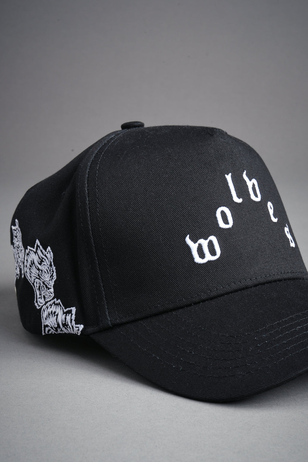 Surrounded Oni 5 Panel Hat in Black — imagem 8
