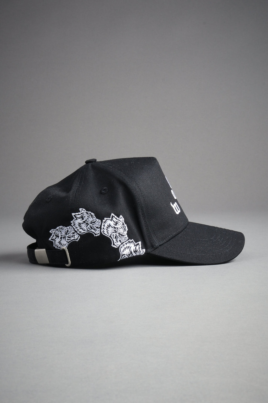 Surrounded Oni 5 Panel Hat in Black — imagem 9