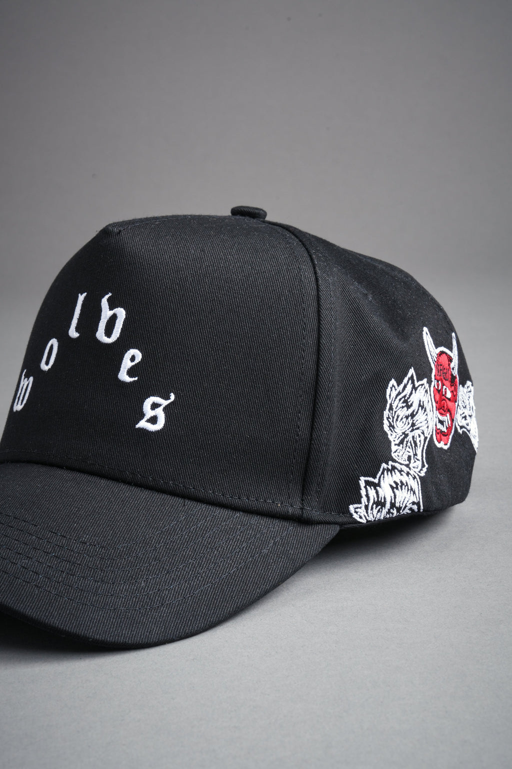Surrounded Oni 5 Panel Hat in Black — imagem 11