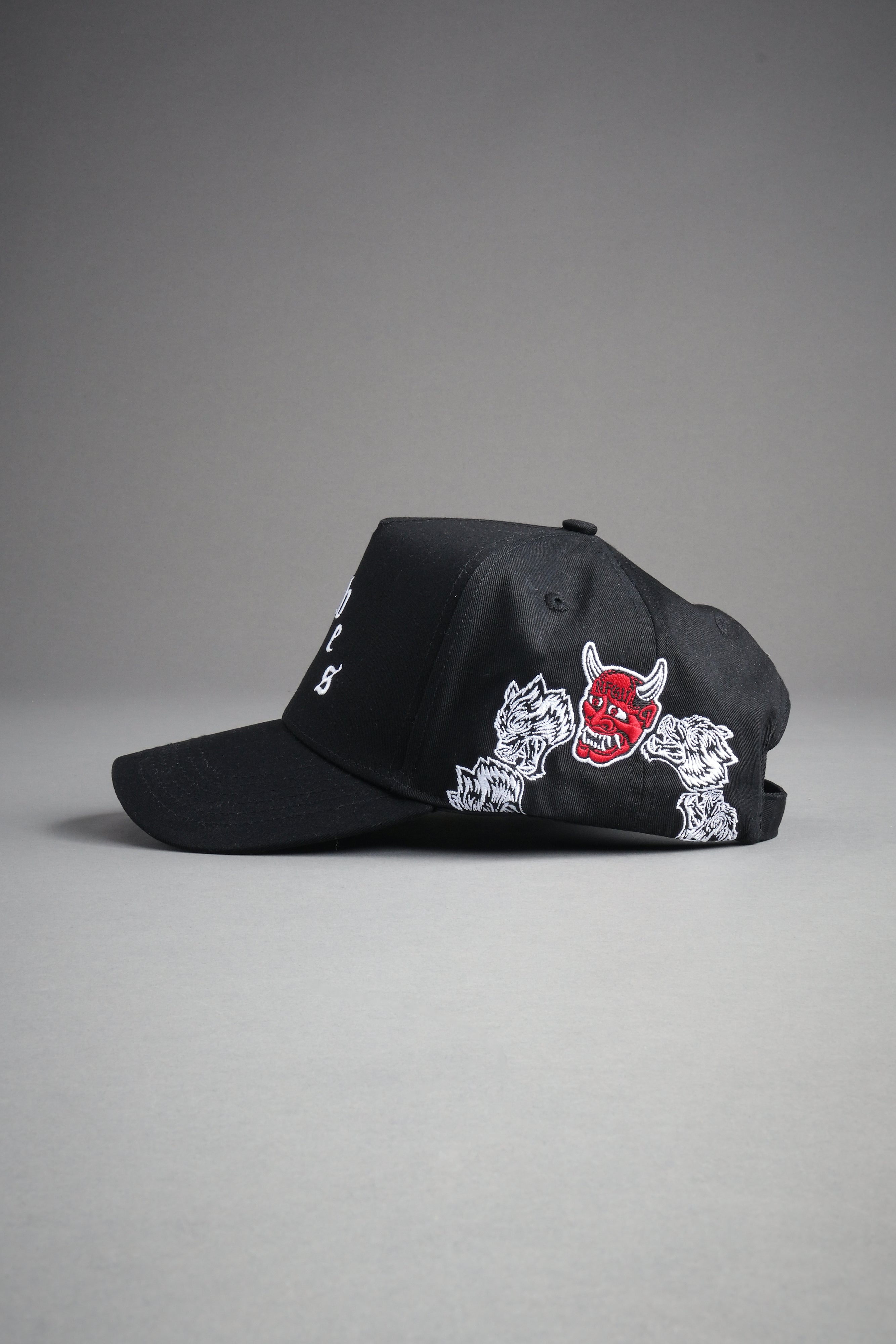Surrounded Oni 5 Panel Hat in Black — imagem 12