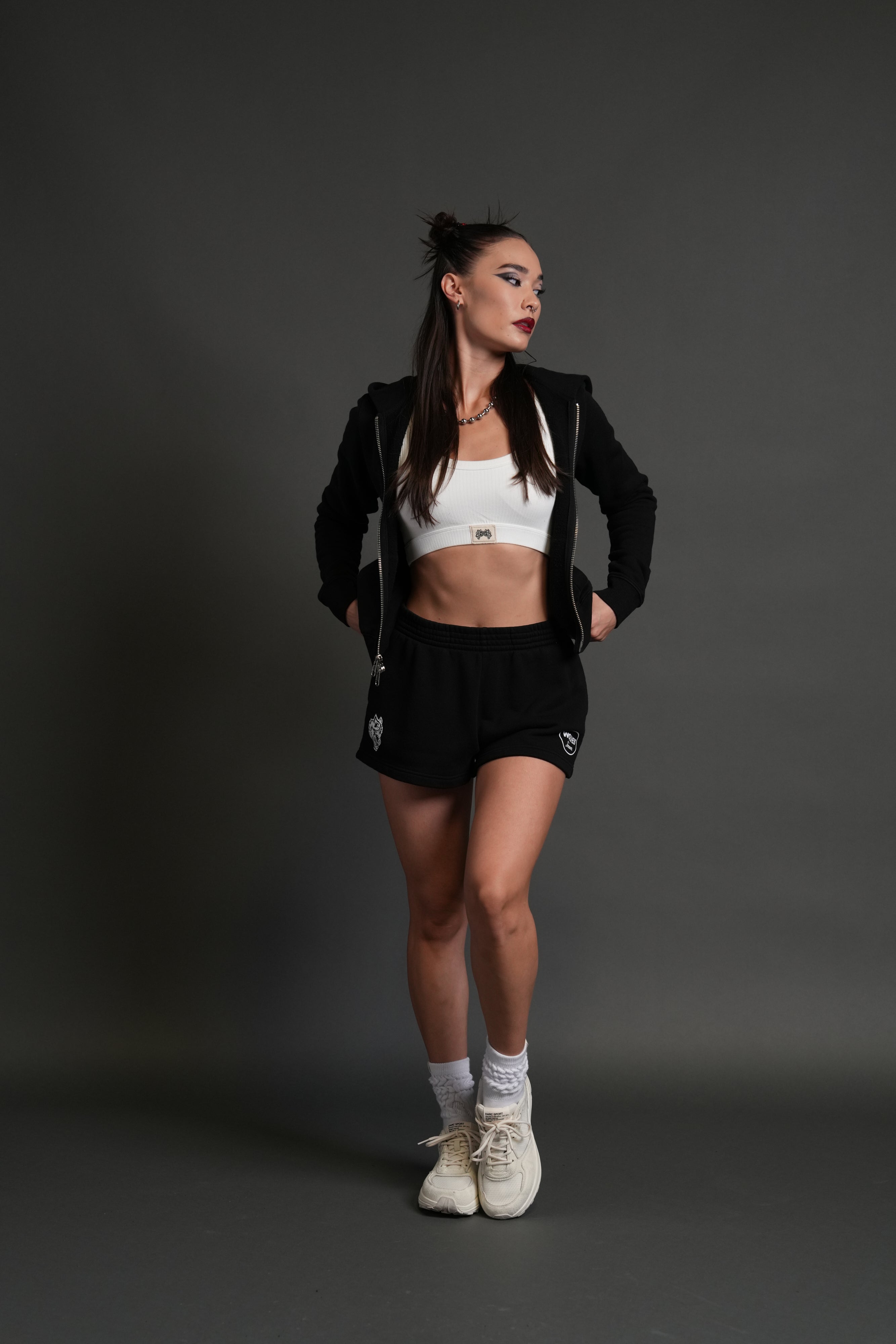 Our Time "Iris" Zip Up She Hoodie in Black — imagem 8