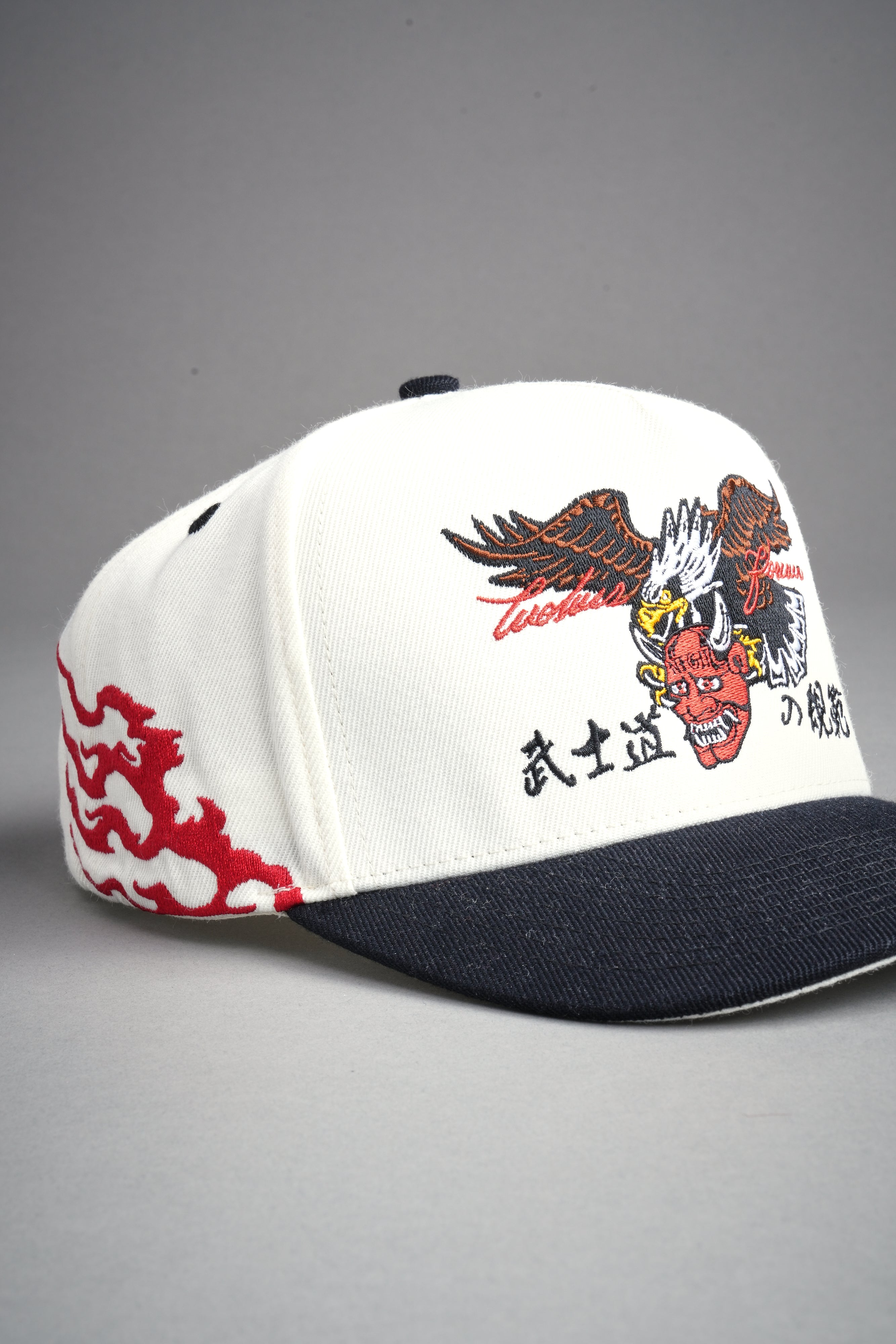 Eagle Oni Mask A Frame Snapback in Cream/Black — imagem 7