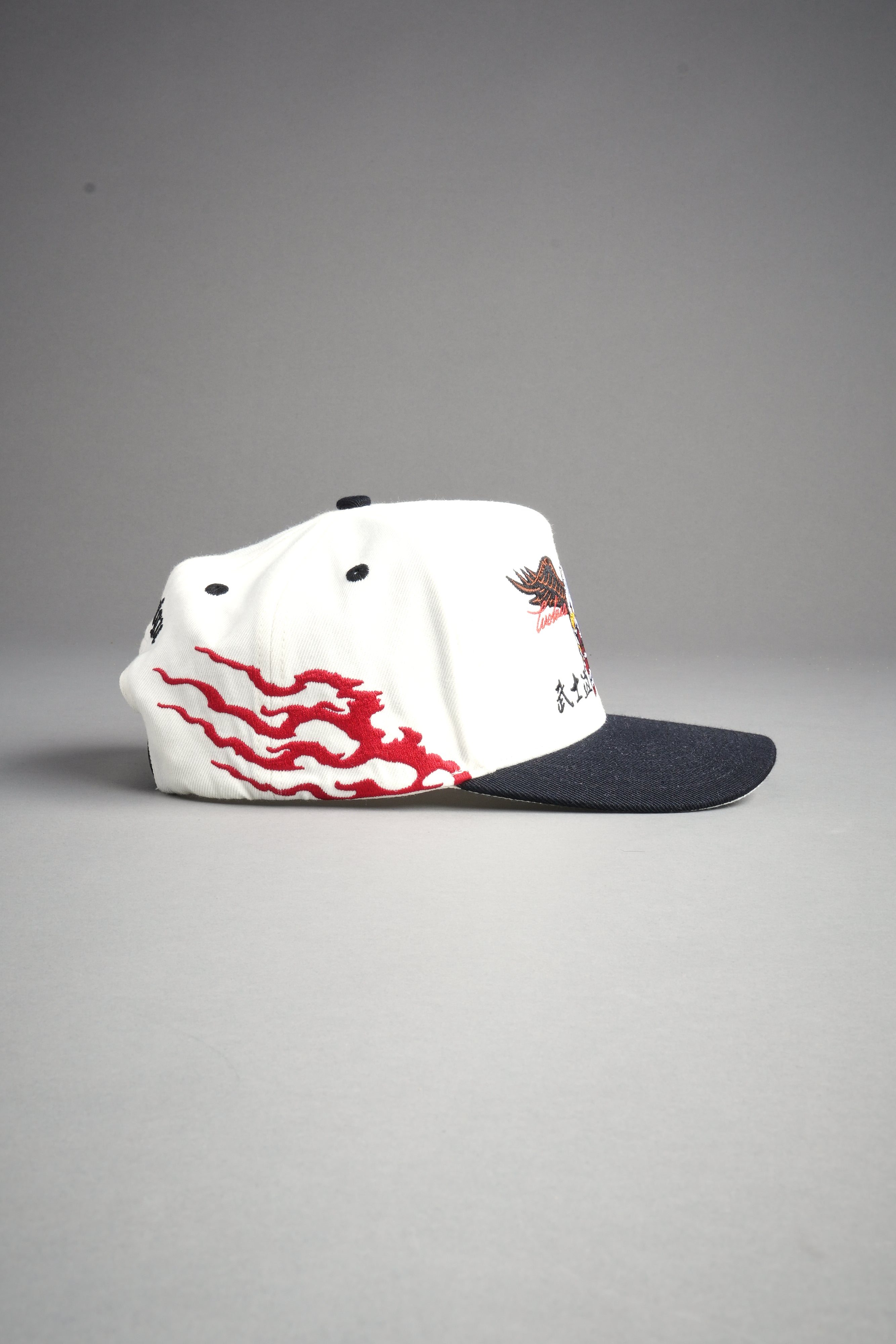 Eagle Oni Mask A Frame Snapback in Cream/Black — imagem 8