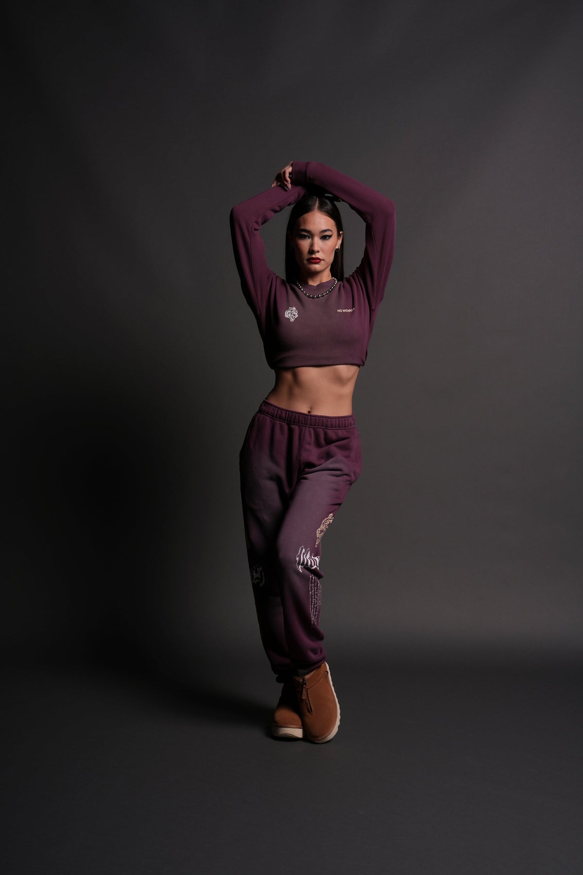 No Weapon Shall Prosper (Cropped) Crewneck in Cherry Wine Tonal Sun Fade - imagem 5