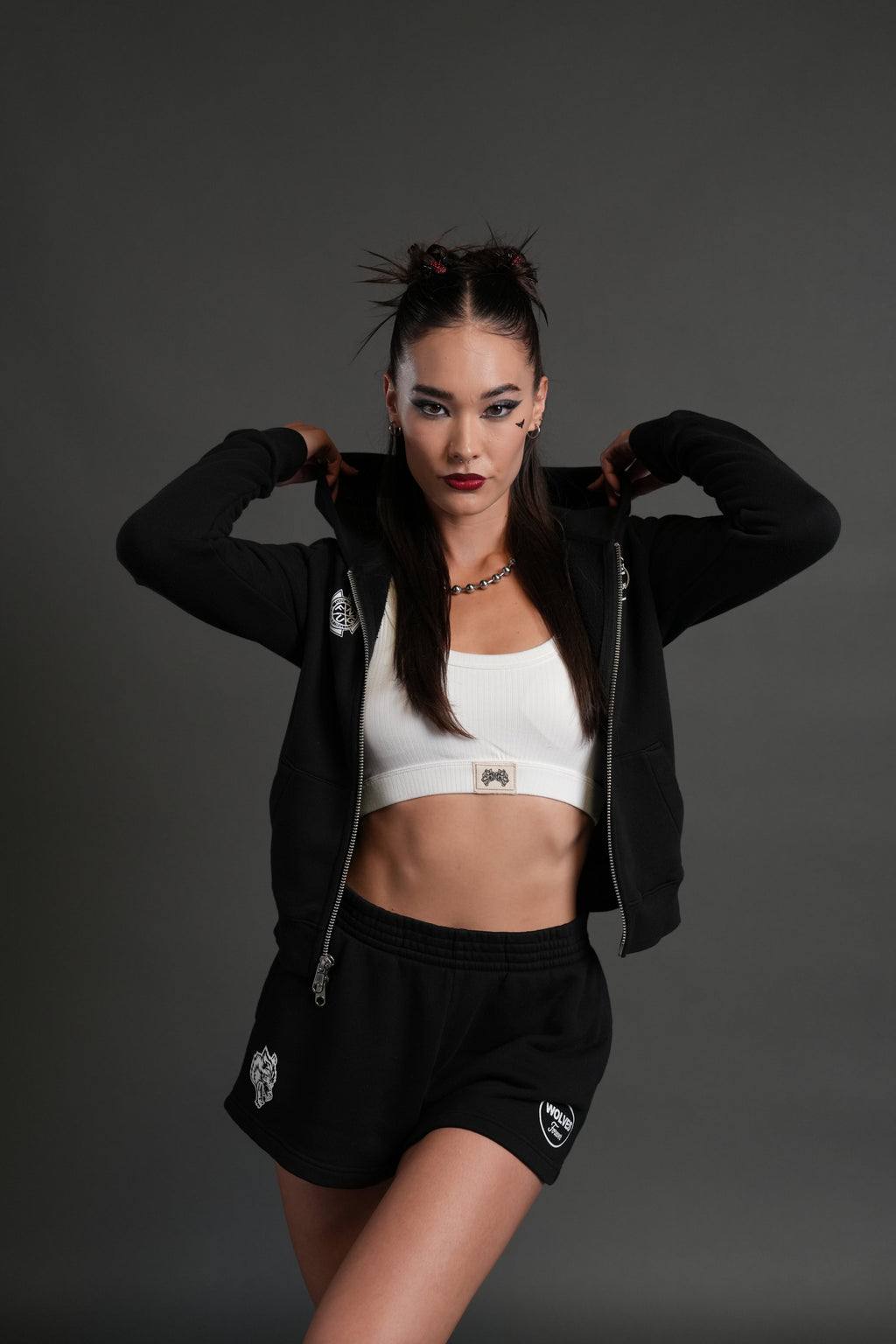 Our Time "Iris" Zip Up She Hoodie in Black — imagem 5
